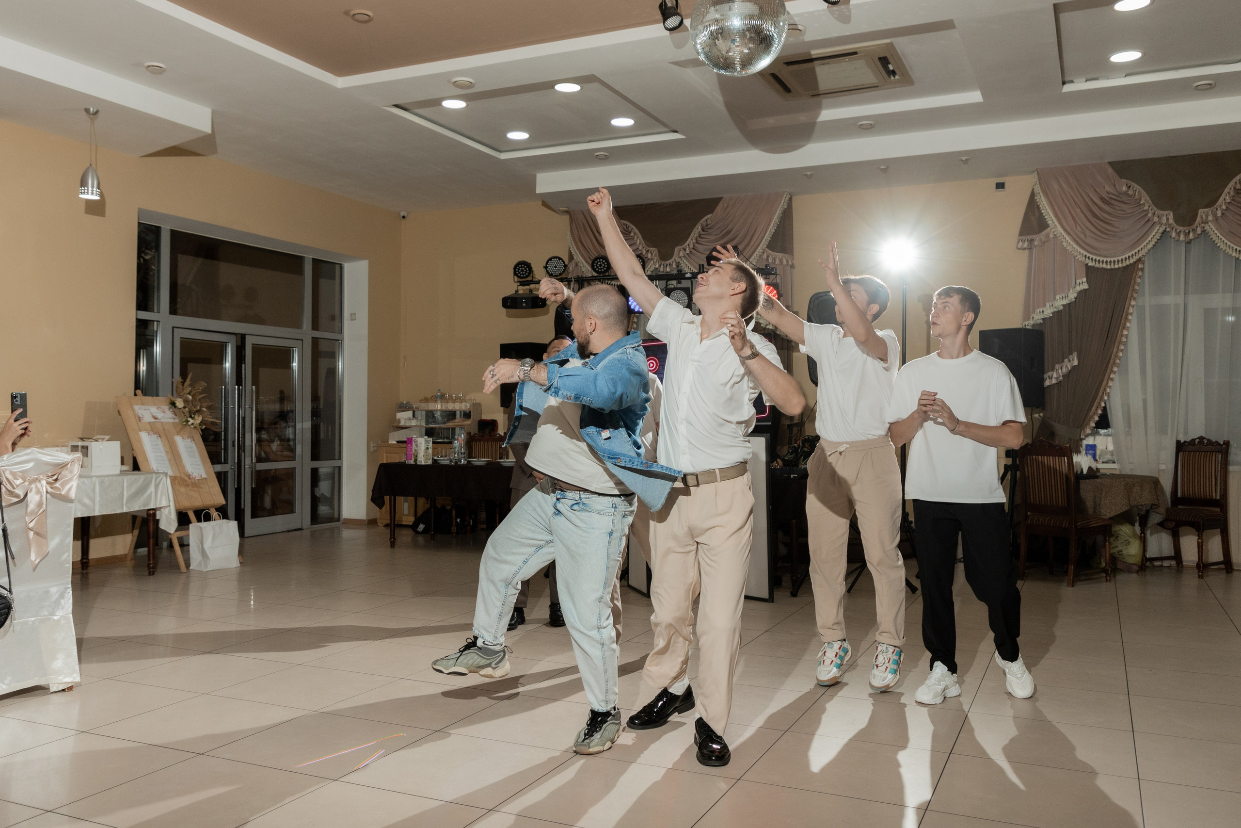 Роман и Александра (банкет). Свадебный фотограф Ангелина Сунгатулина | Саратов | Балаково | Вольск