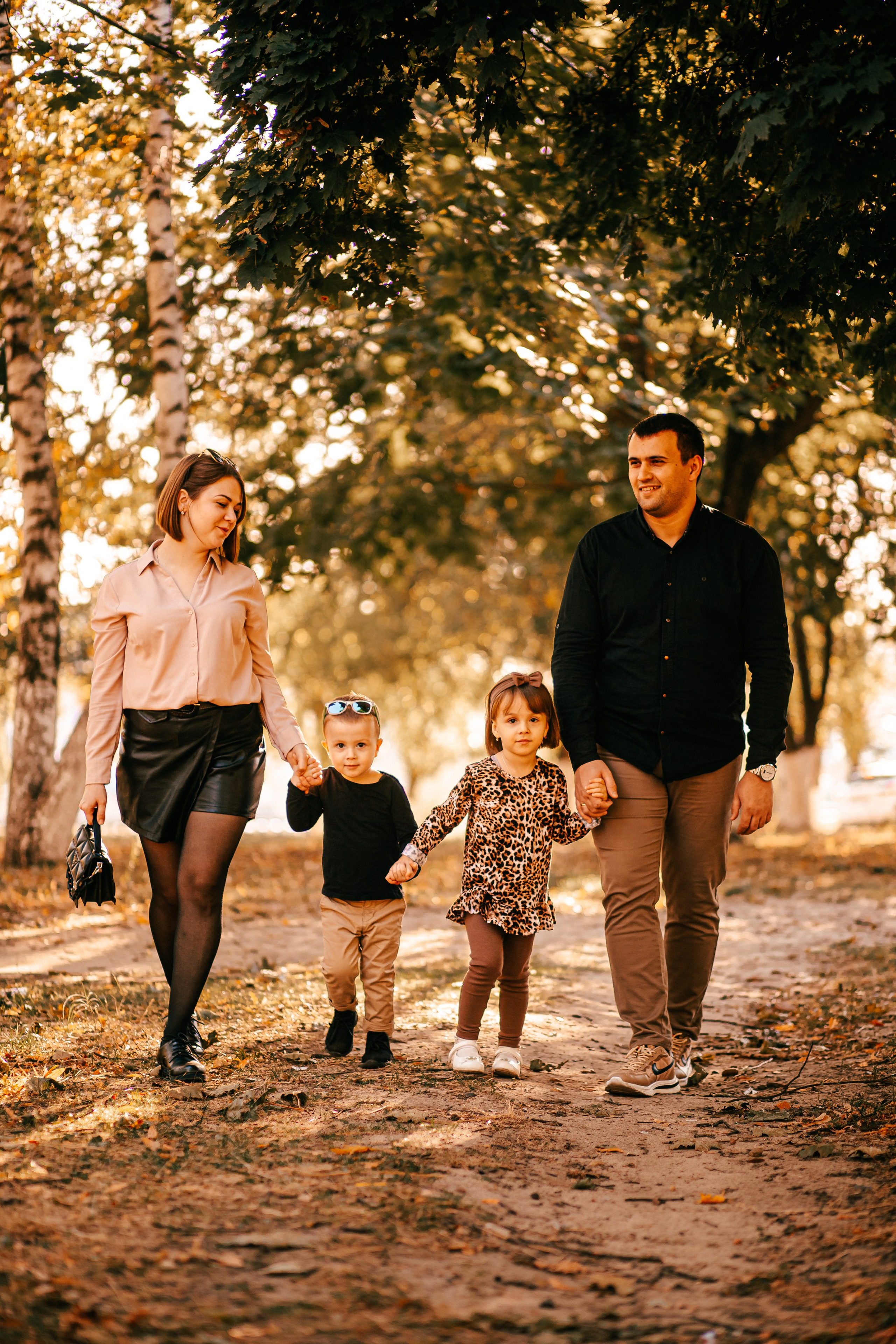 Семейная фотосессия в парке. Свадебный фотограф Кропоткин Краснодар