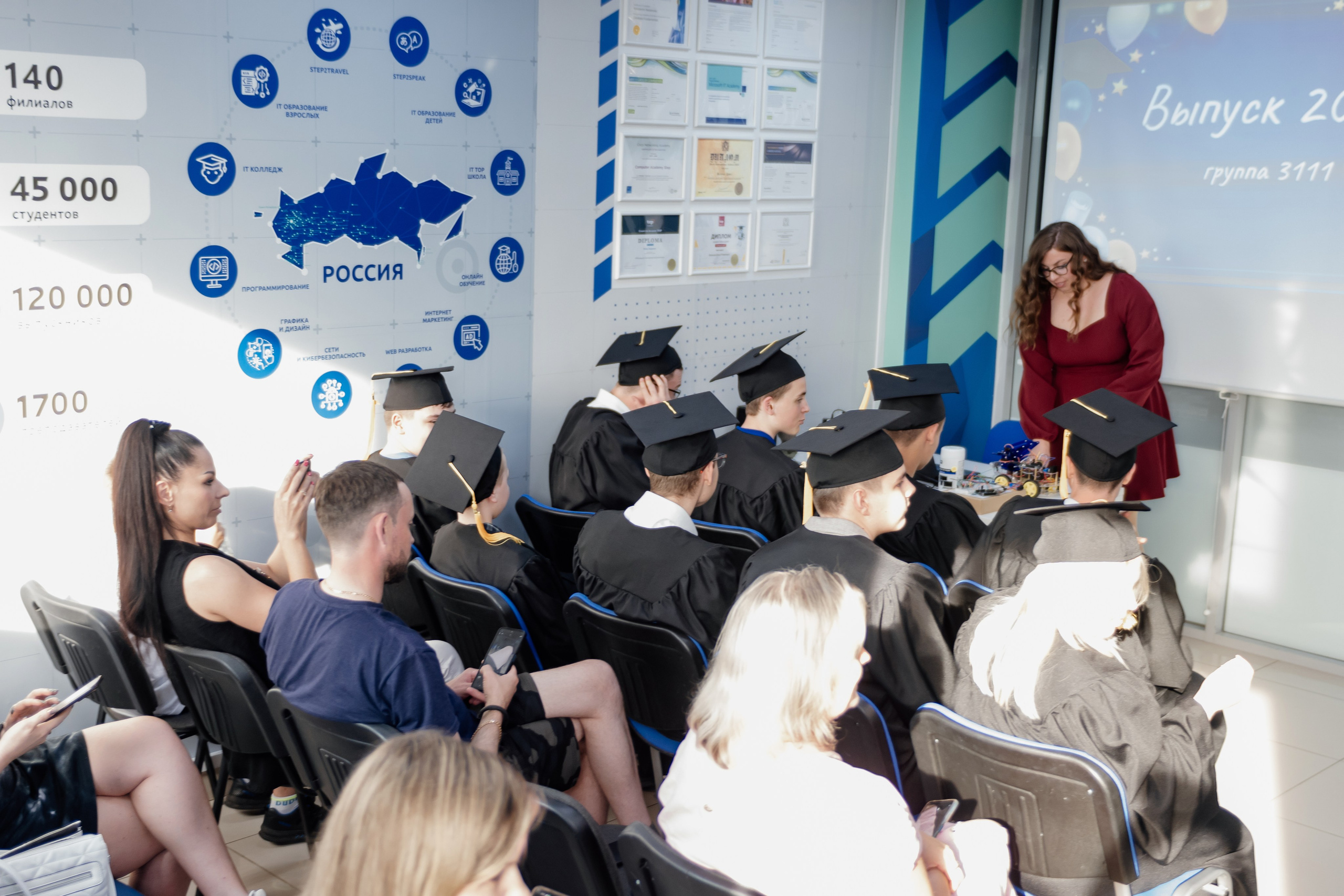 Выпускной: компьютерная академия Топ. Фотограф в Твери Дементьева Анастасия