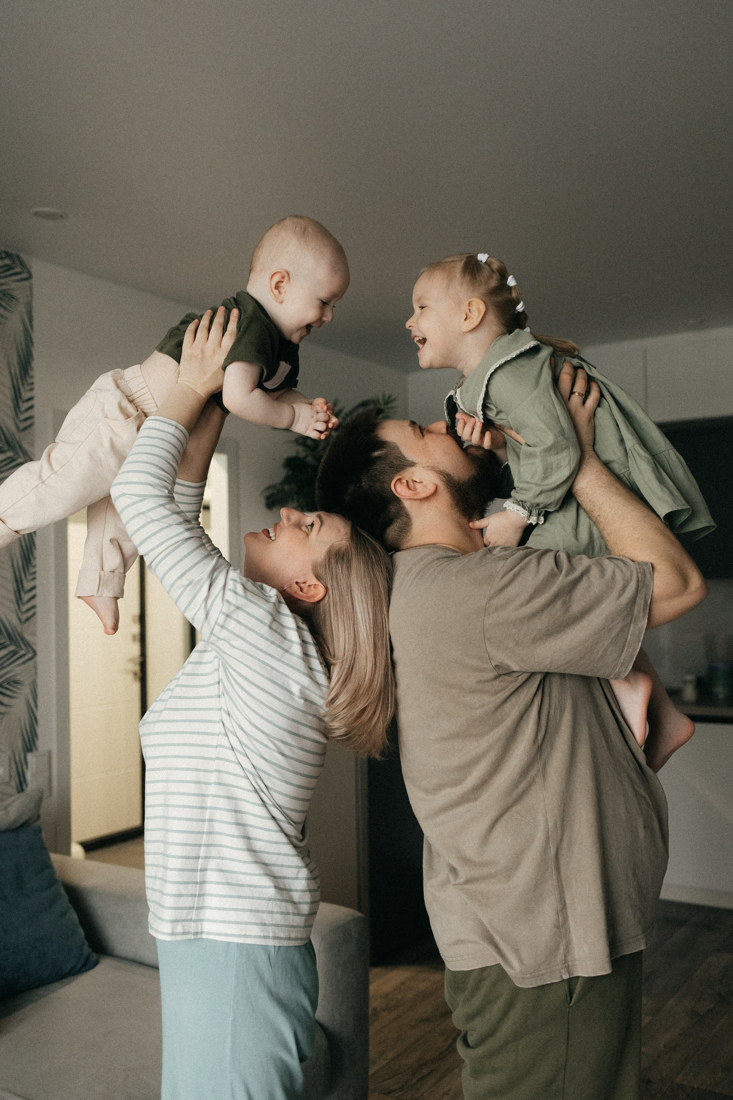 Настя, Семен, Есения и Арсений. Главная