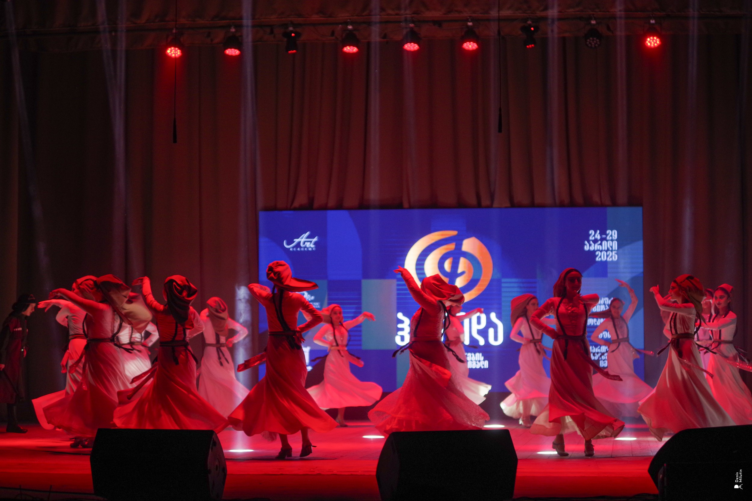 Танцы в Хоби. Портретный фотограф Денис Милютин