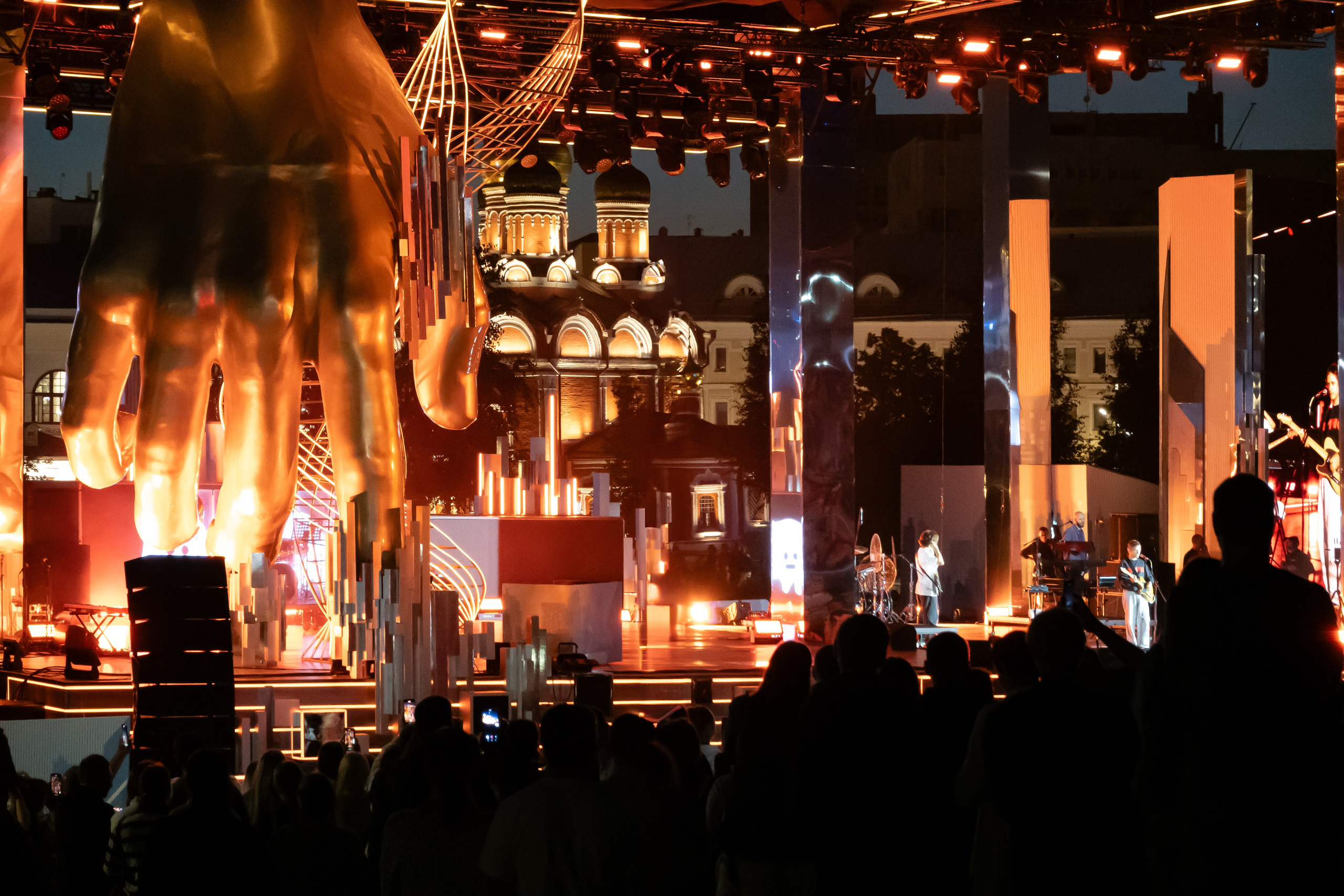 Сцена в Зарядье на форуме будущего Москва 2030
