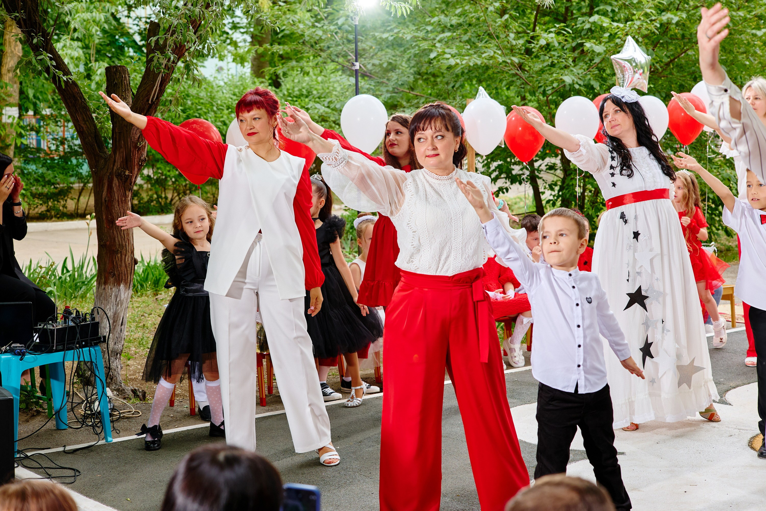 Выпускной 45 сад. Фотограф Выпускные альбомы Таганрог Сергей Коробченко