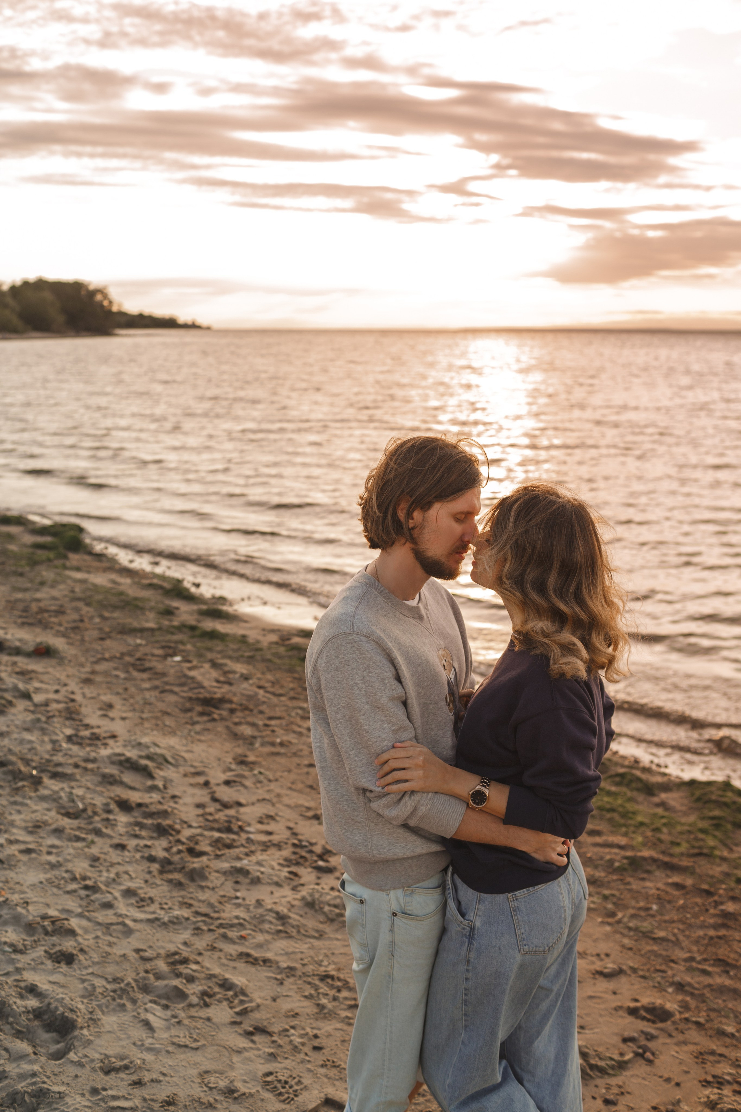 Фотосессия пары на закате. Свадебный фотограф Кирилл Белый