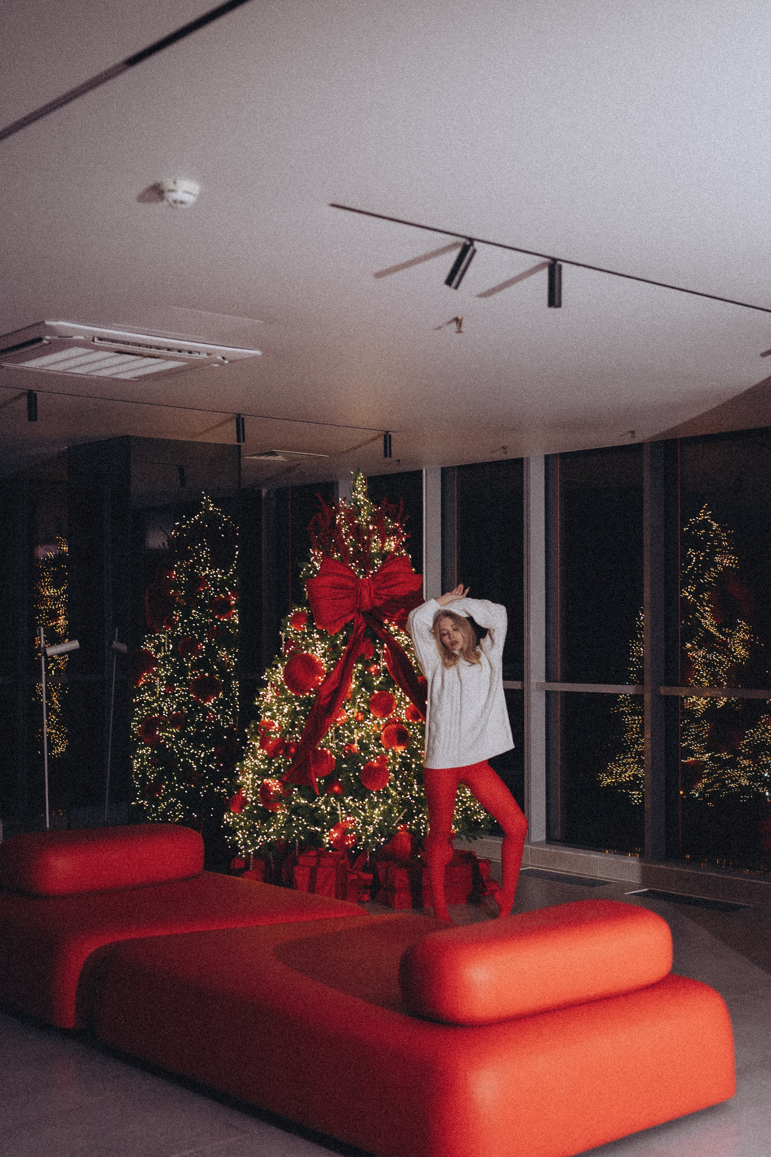 ФОТОСЕССИЯ К НОВОМУ ГОДУ В СТУДИИ С ЕЛОЧКОЙ КРАСИВЫЙ ОБРАЗ. Профессиональный фотограф, Санкт-Петербург — Виктория Богомолова