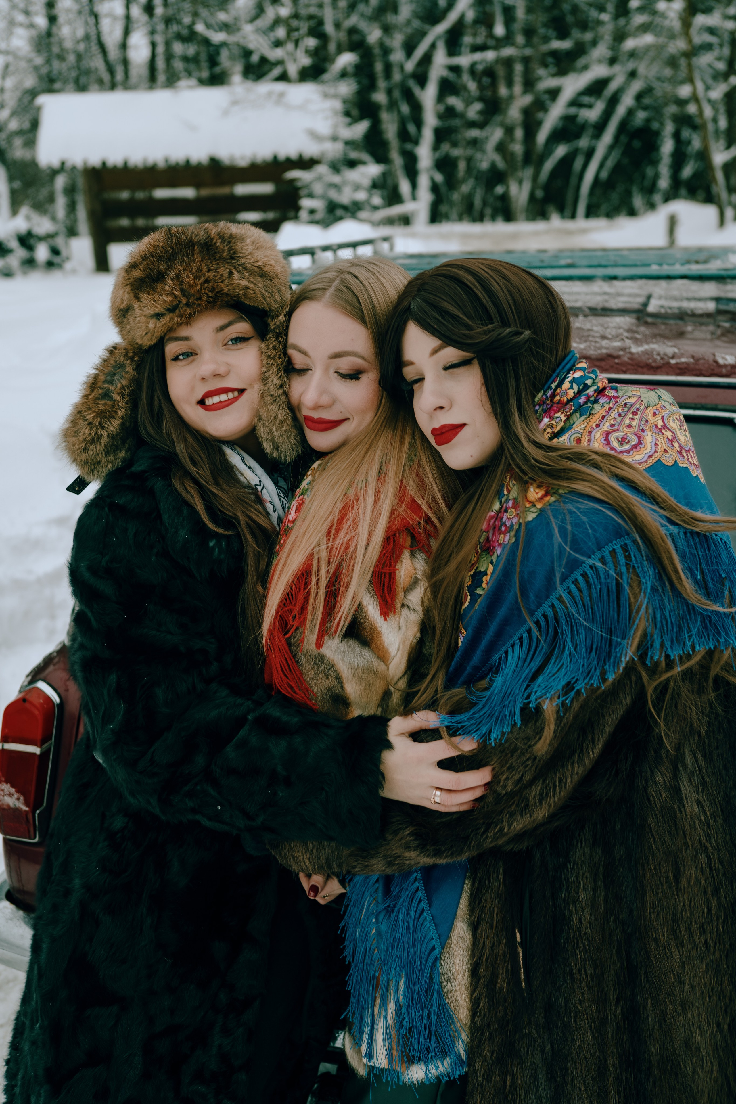 Звенит январская вьюга. Главная