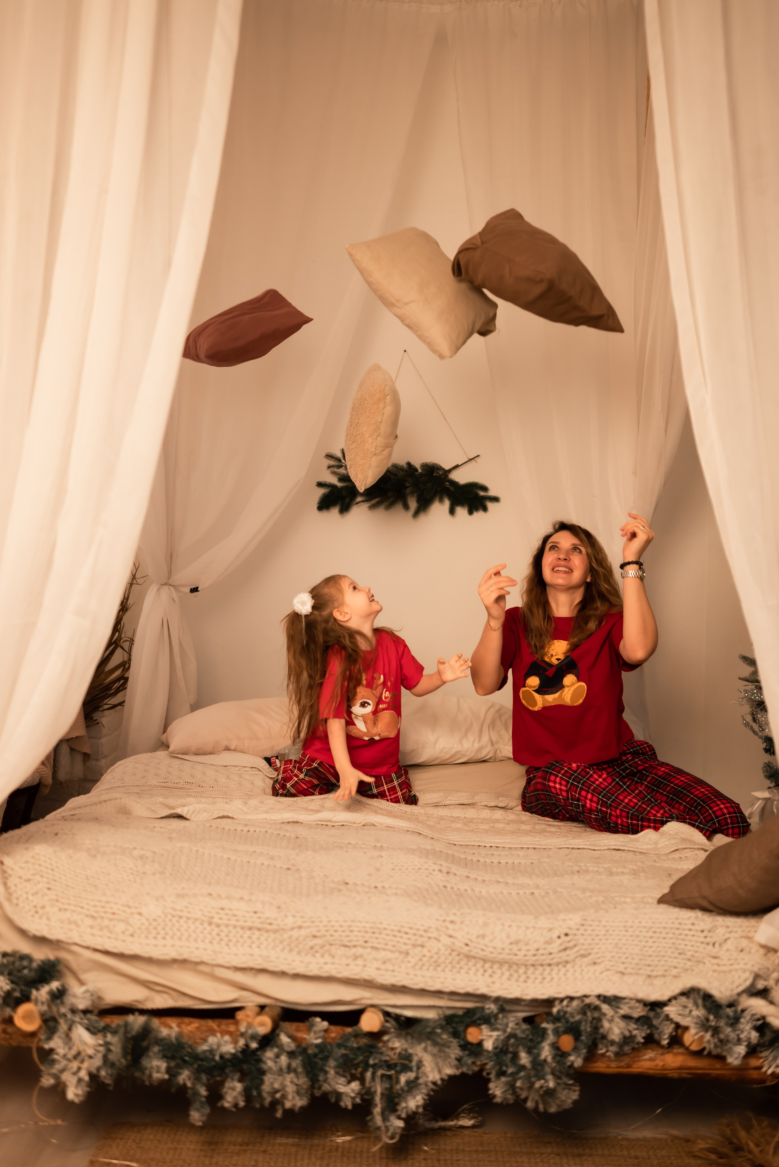 Новогодняя фотосессия в студии Location. Фотограф Ксения Огородова портфолио