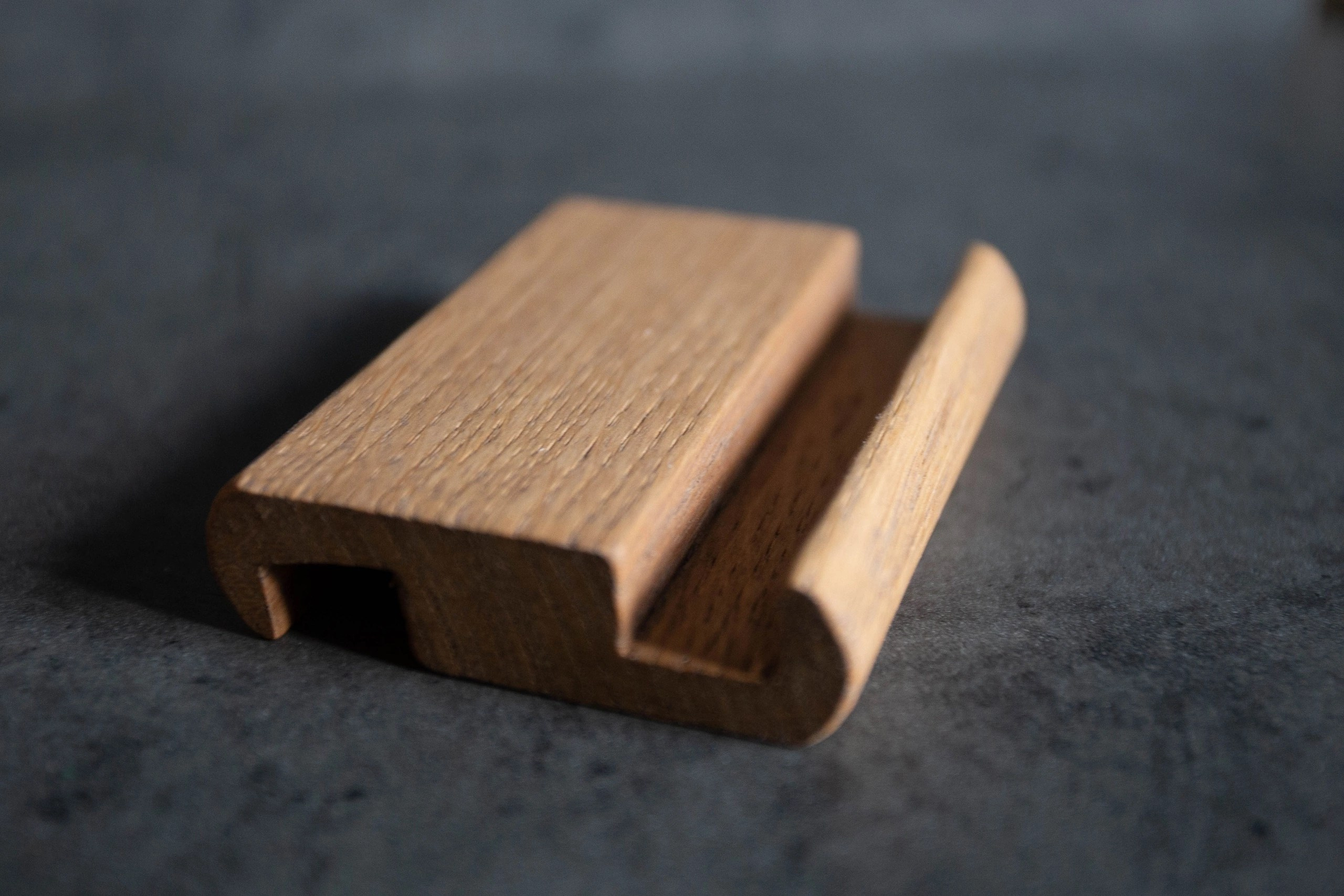 Подставка для телефона. Разделочные доски и деревянная мебель на заказ