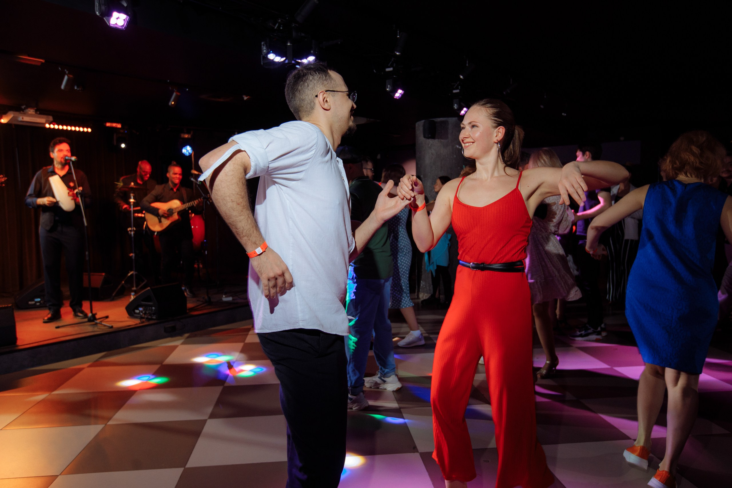 ISALSА. Вечеринка в школе танцев. Свадебный фотограф в Ярославле Анастасия Архипова