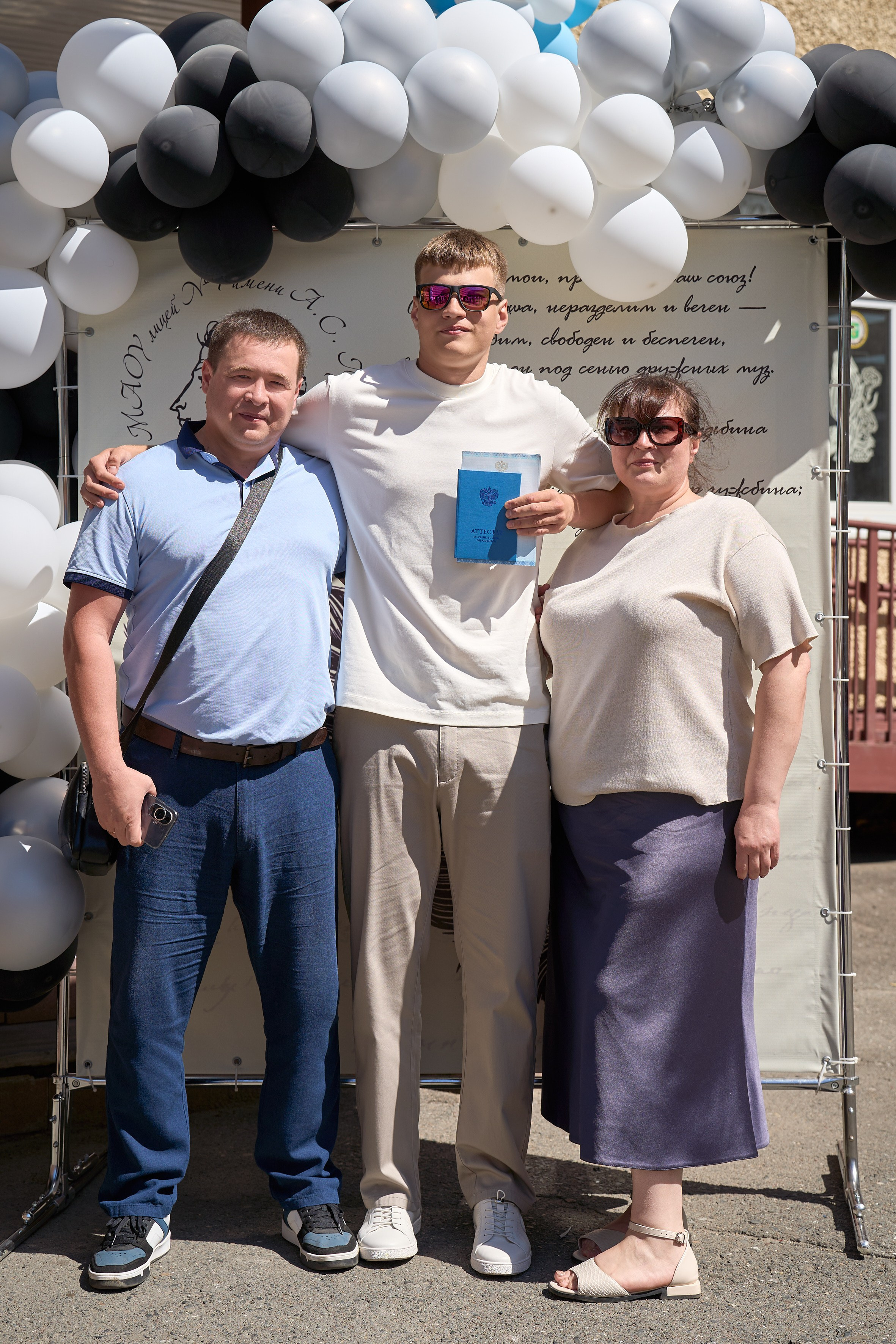 Вручение аттестатов 11 класс. Репортажный и портретный фотограф в Томске Ларионов Артём