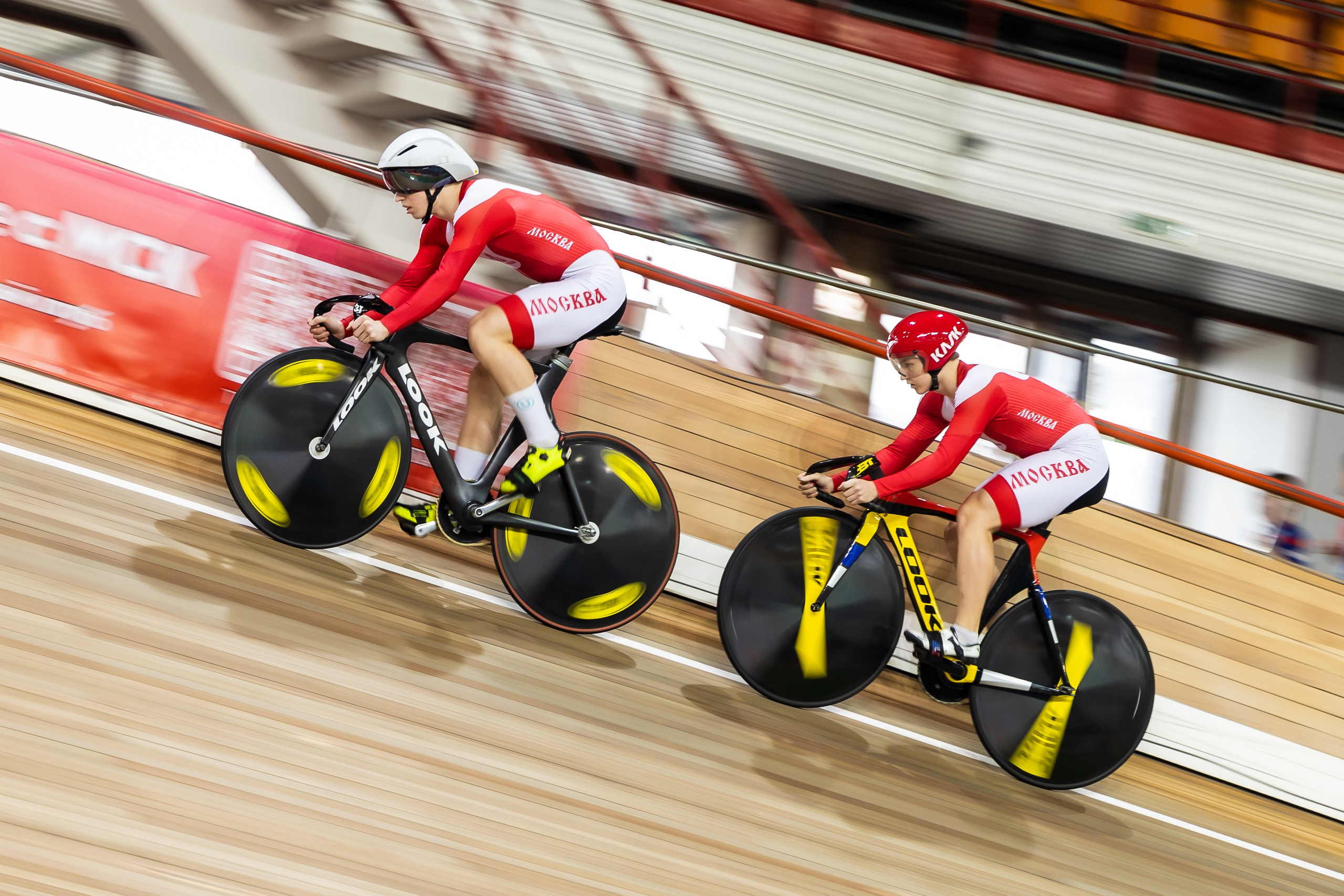Соревнования чемпионата России, первенства России, Кубка ФВСМ по велосипедному спорту на треке в «Крылатском». Фотограф Владимир Охрименко