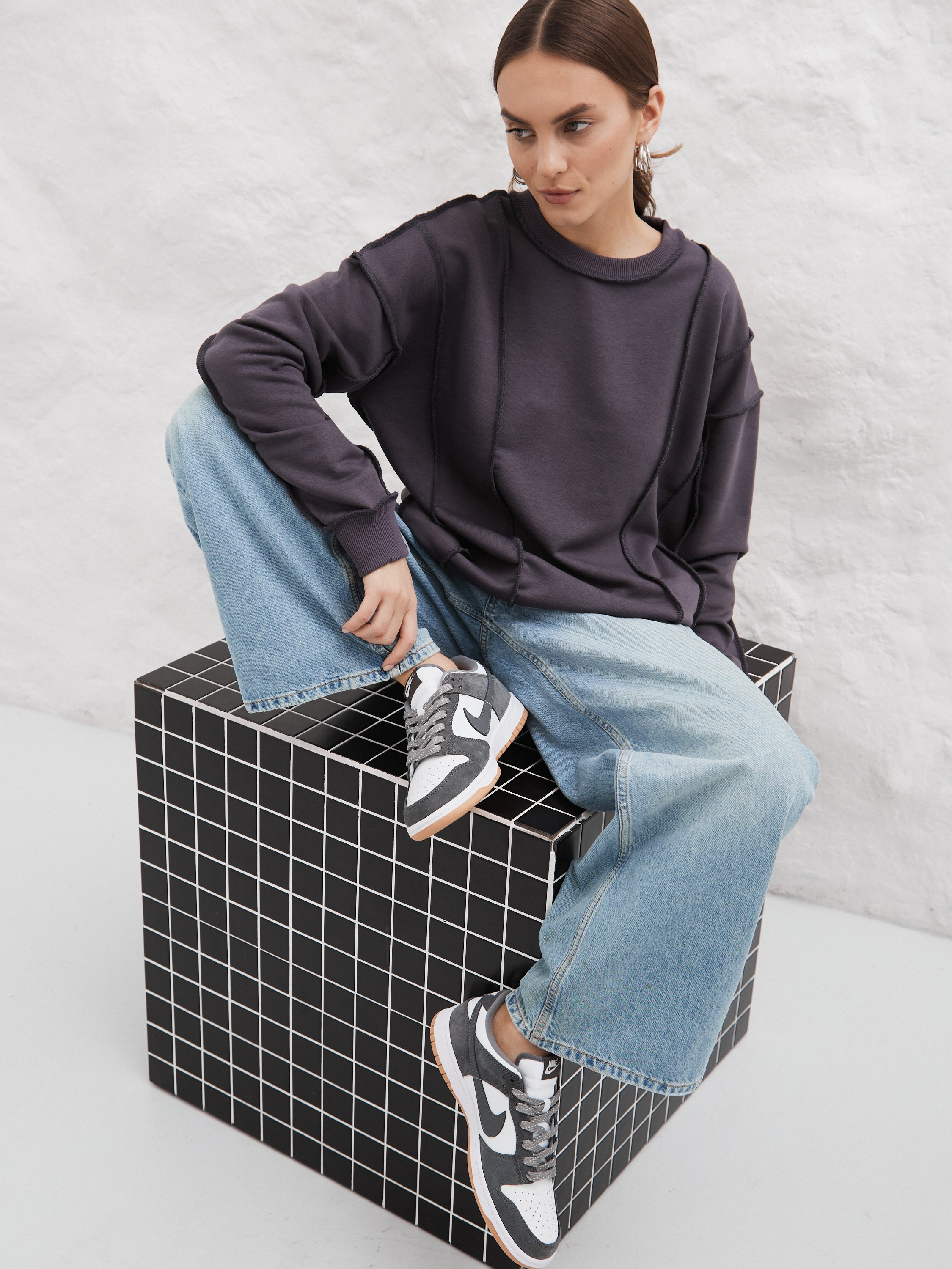 Фотосъемка свитшотов Екатеринбург Wildberries ВБ Ozon Озон мужские женские свитшоты фотосессия одежды Екб заказать цена фотосъемка товара WB. Фотограф Екатеринбург Анастасия Жерновская | Маркетплейсы и нейрофото