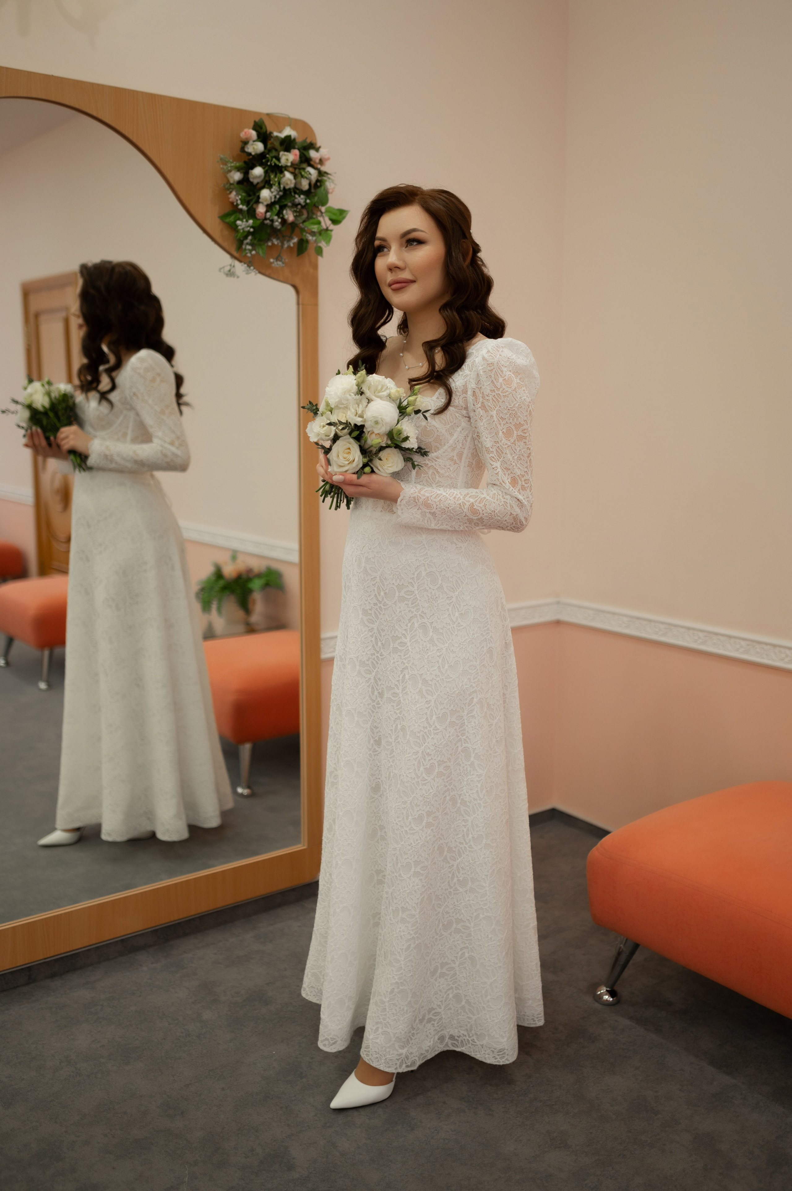 «И вот теперь остаются эти три: вера, надежда, любовь. Но величайшая из них — любовь». Твой личный проводник к красивым фотографиям в Старом Осколе