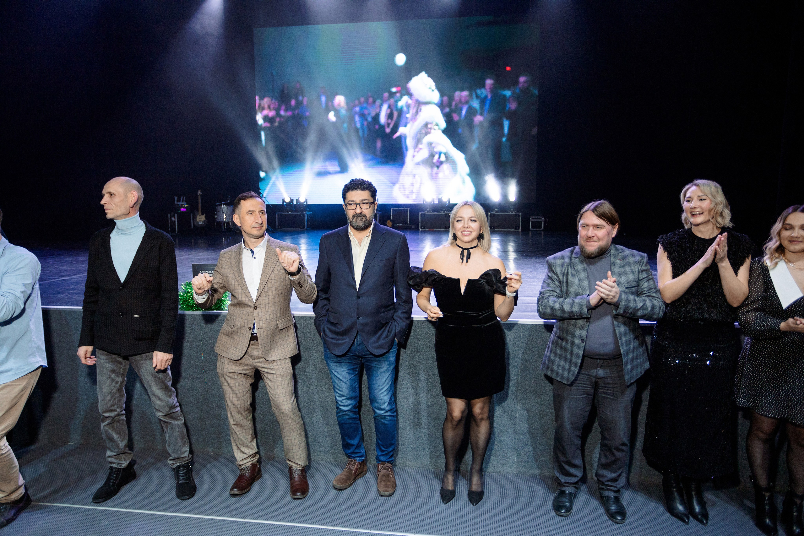 РЕПОРТАЖ: НОВЫЙ ГОД В ДК МЕТАЛЛУРГ. Профессиональный фотограф в Ижевске Леша Петров