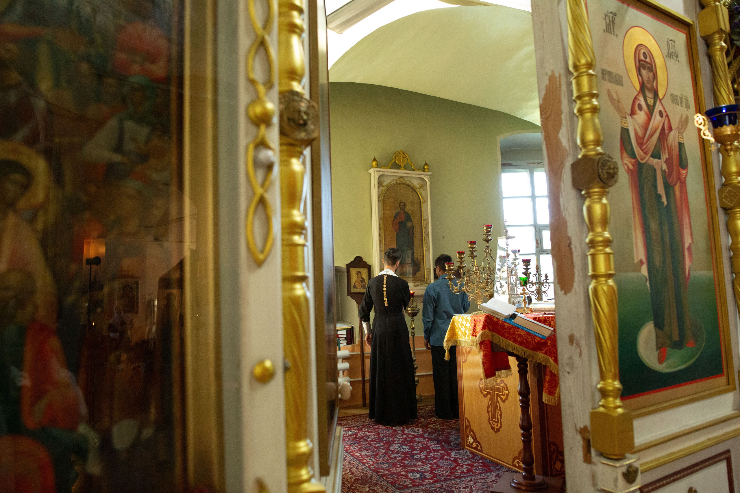 Крещение двух братьев. Храм Успения Пресвятой Богородицы. Семейный и детский фотограф Анна Петракова