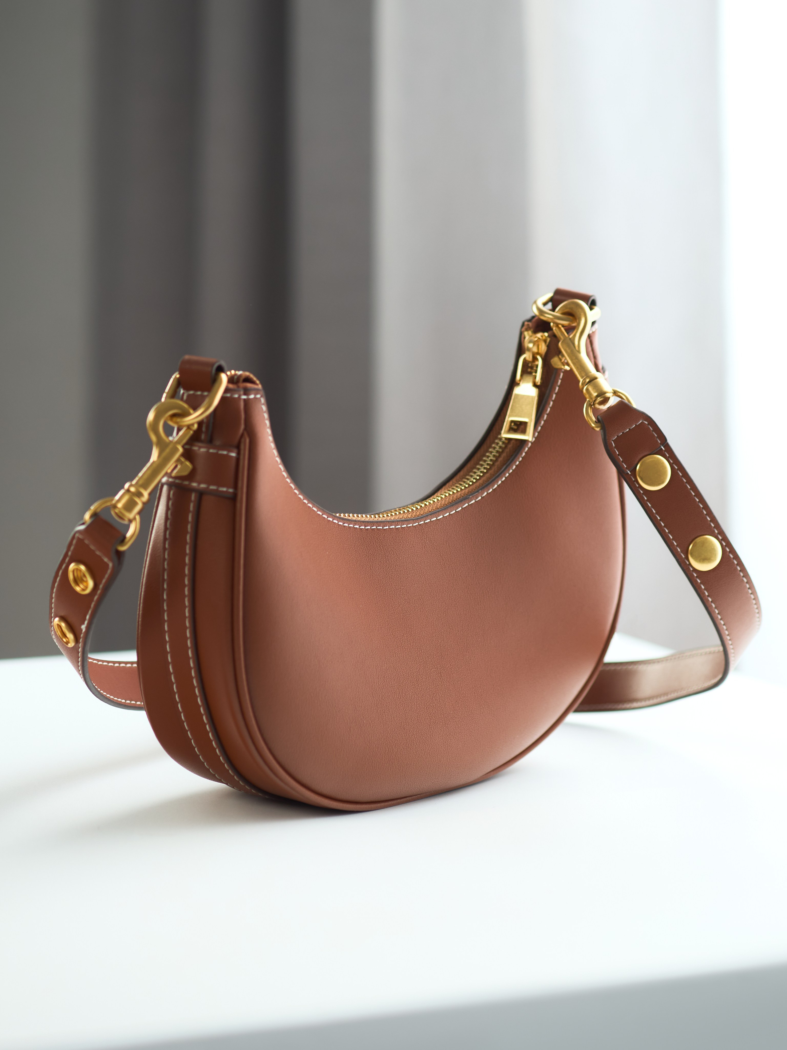 Сумки и кошельки. Предметная фотосъемка в Алматы. Предметный фотограф для маркетплейстов Артур Ахмадиев