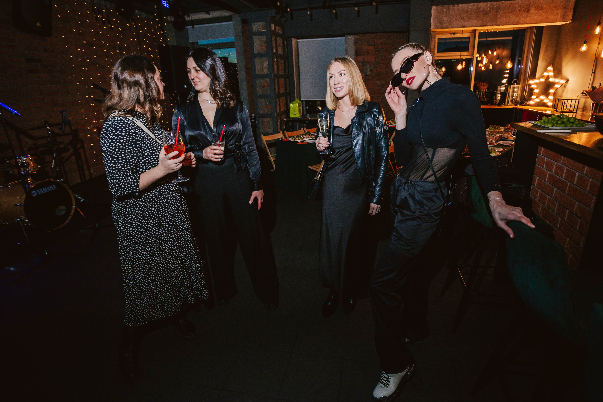 В ДЖАЗЕ ТОЛЬКО ДЕВУШКИ?