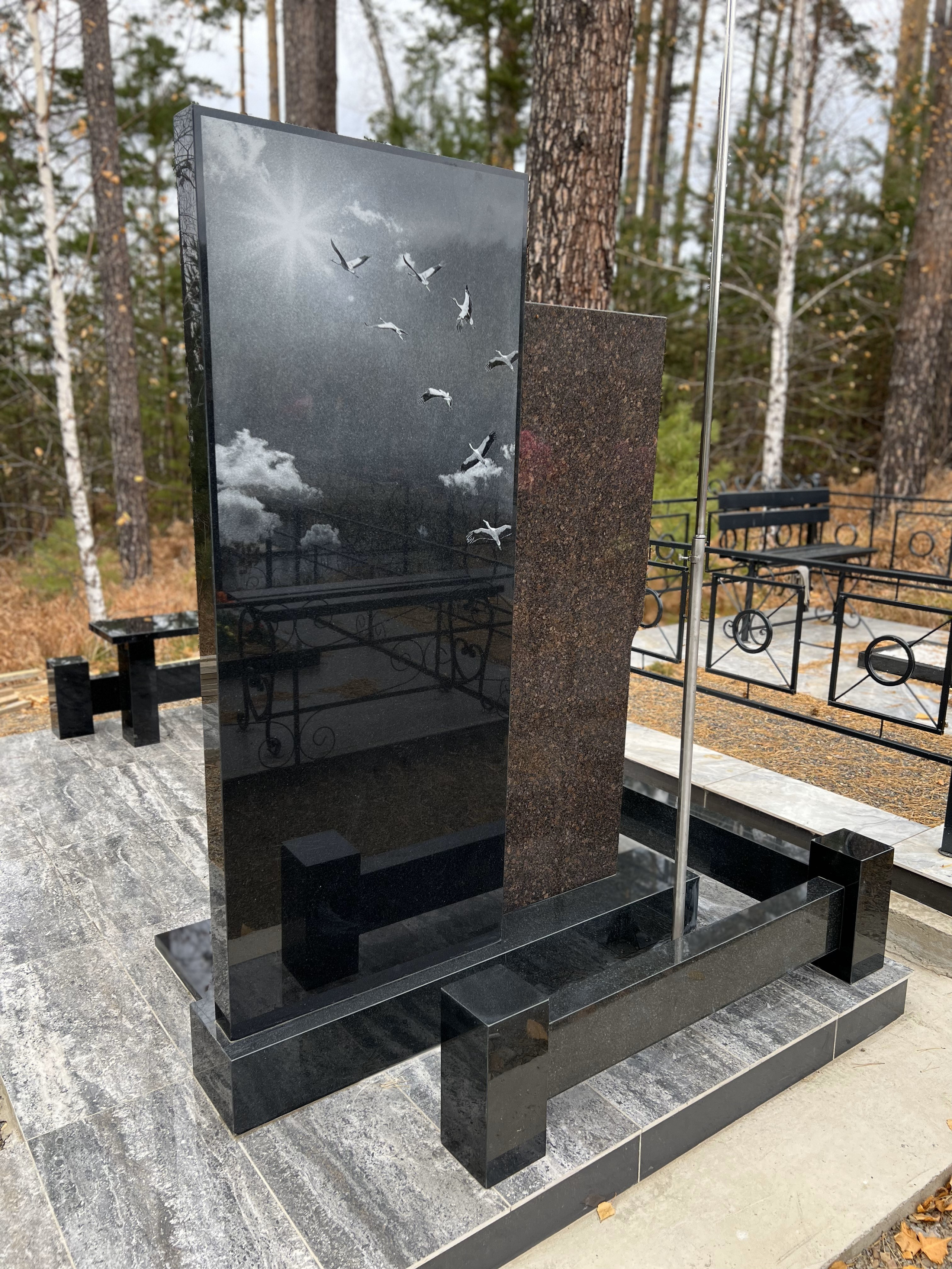 Гравировка от наших художников. ГРАНИТ26 Ритуальные услуги Железногорск. Благоустройство могил, продажа памятников