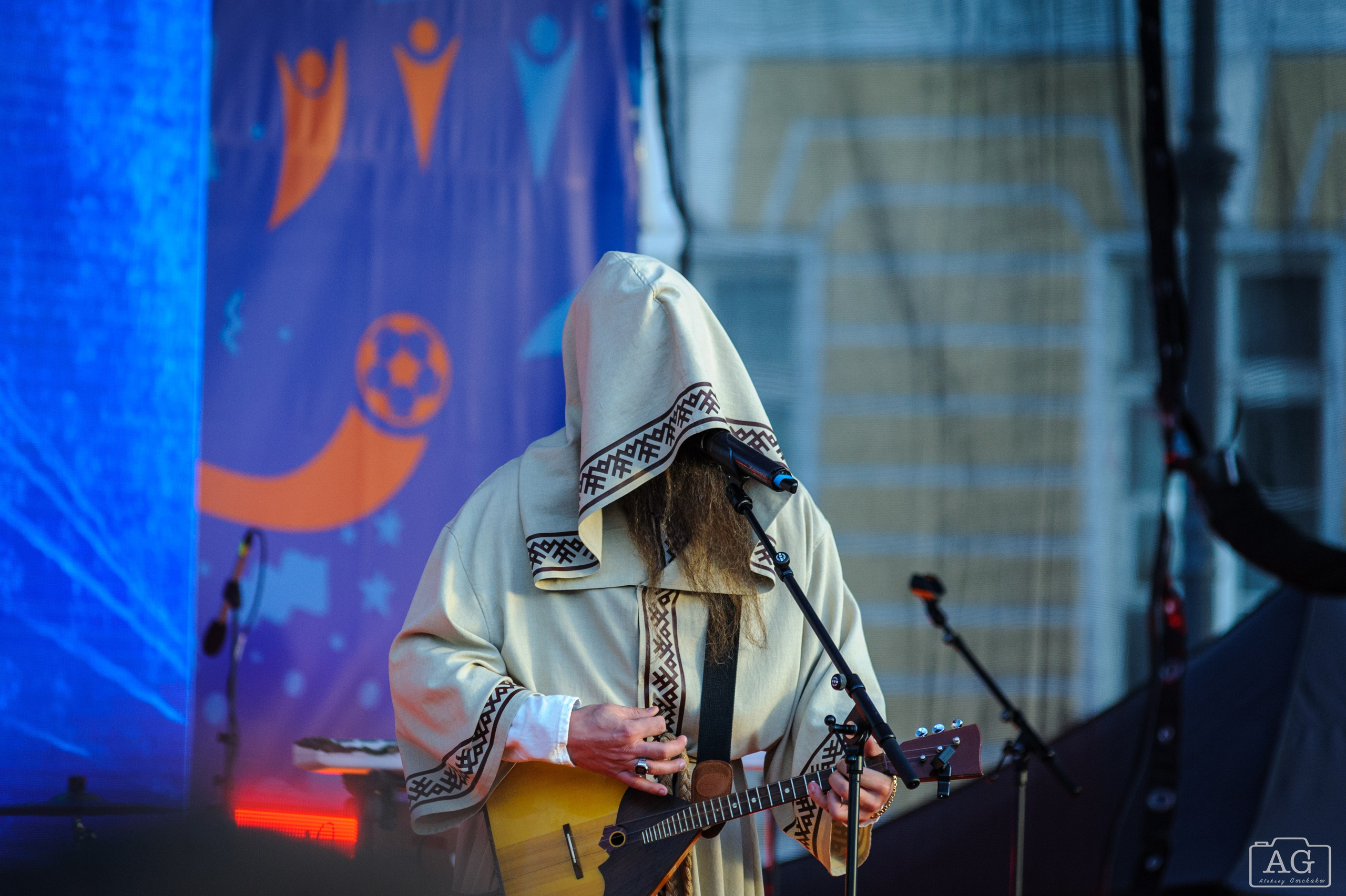 Нейромонах Феофан на открытой тренировке ФК «Зенит». Алексей Горчаков. Фотограф на ваш праздник
