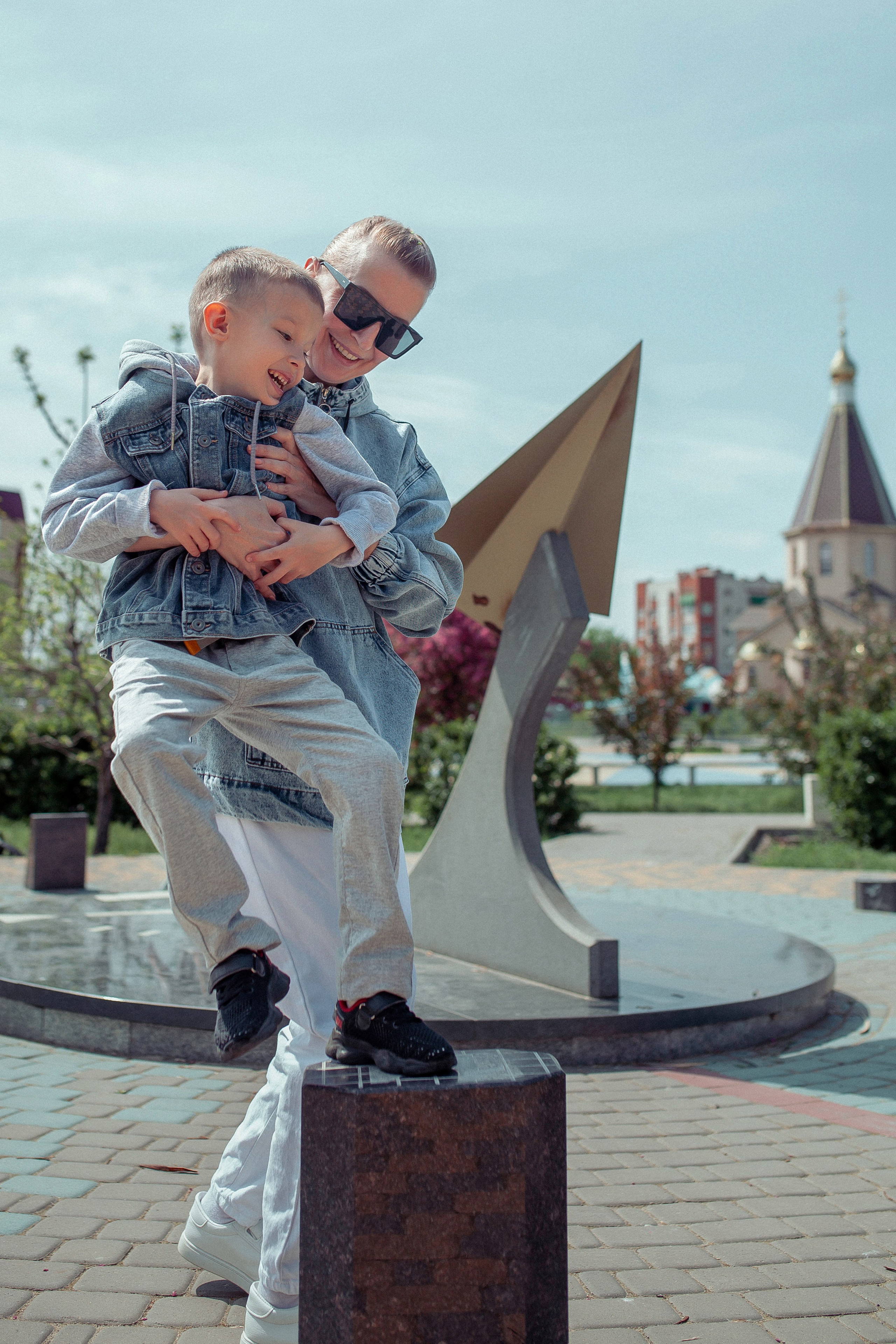 Семья Марии и Антона в весеннем цветении. Фотограф в Волгограде Норченко Светлана