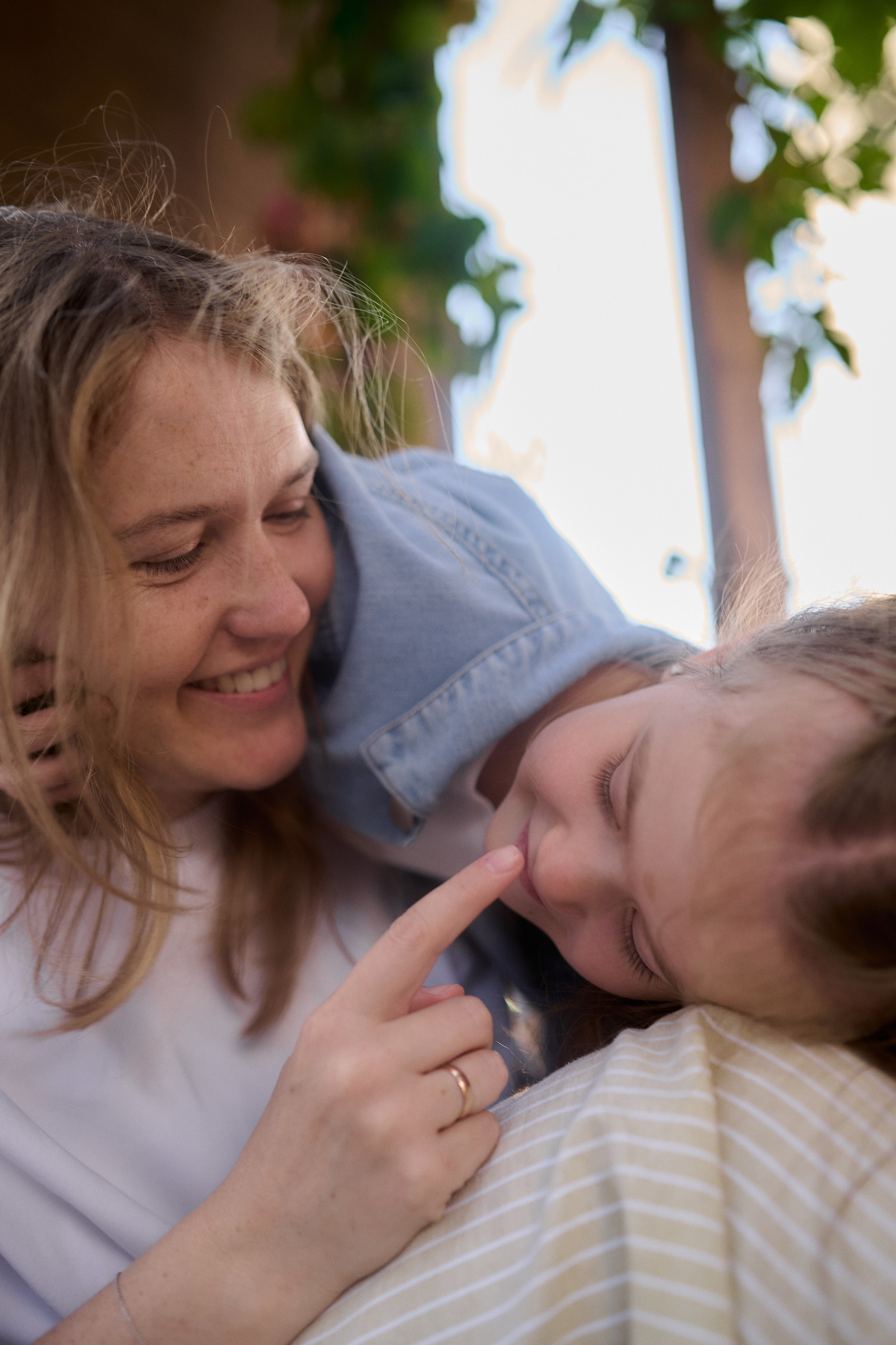 Катя и Ника. Прогулка по Новому Арбату. Семейный и свадебный lifestyle-фотограф в Москве Мария Петрова