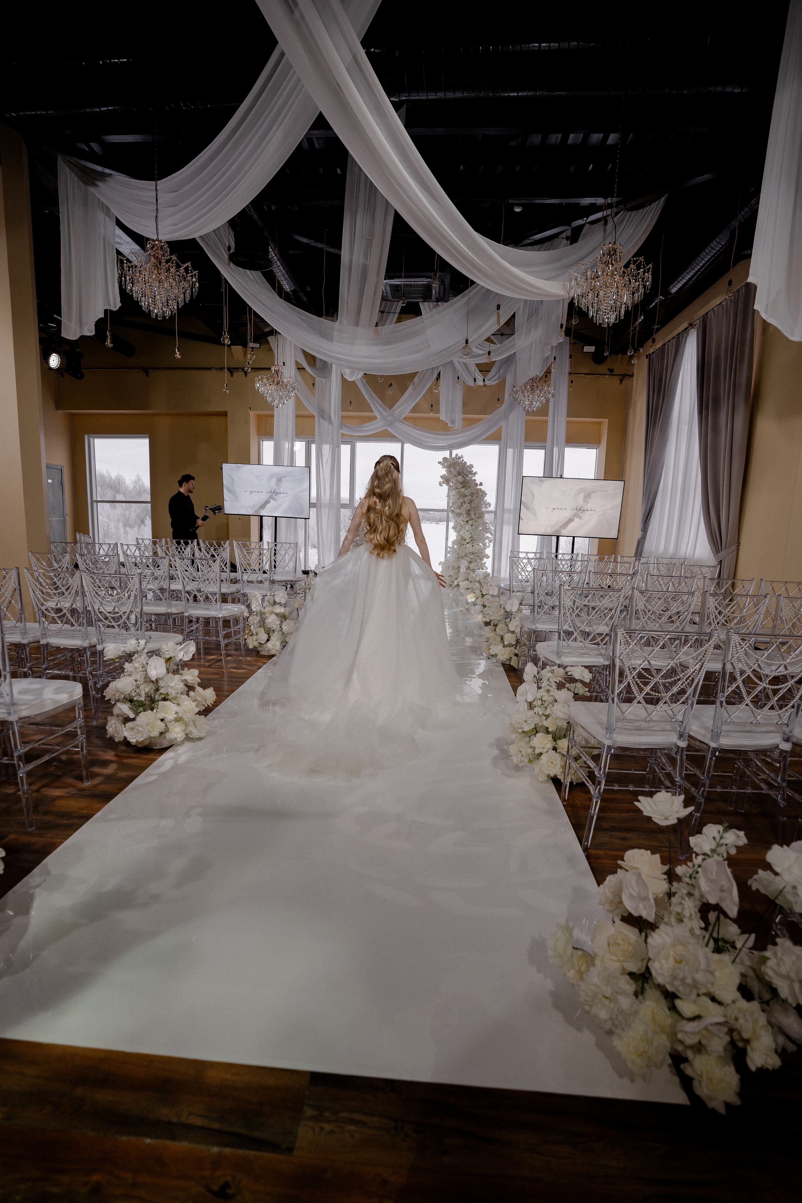 СВАДЕБНАЯ СЬЕМКА СБОРОВ В ОТЕЛЕ И ВЫЕЗД НА ЦЕРЕМОНИЮ (СНЯТО В СИБИРЕ В НИЖНЕВАРТОВСКЕ). Профессиональный фотограф, Санкт-Петербург — Виктория Богомолова