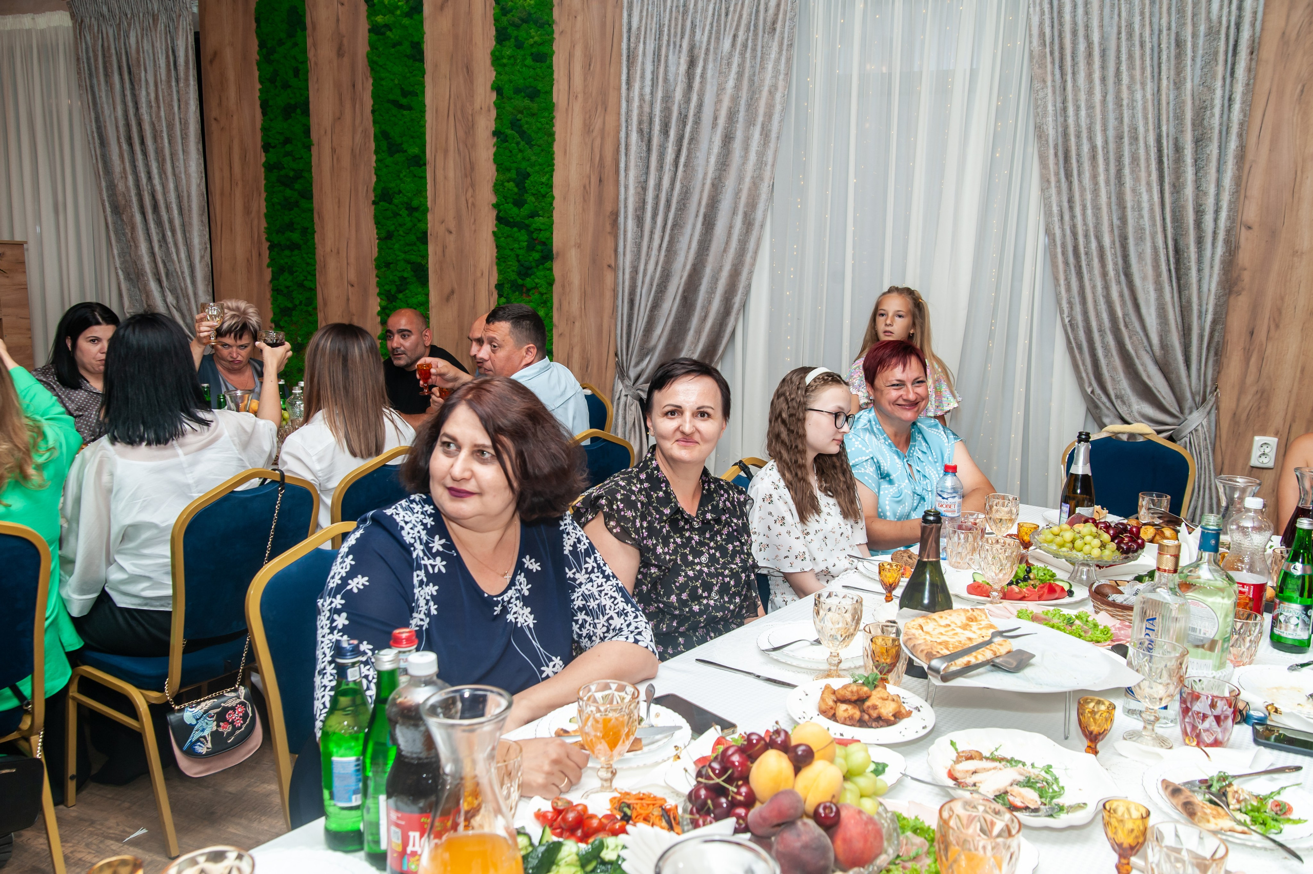 Выпускной МАОУ СОШ № 17 им. Эдуарда Есаяна. Свадебный и семейный фотограф Денис Лукьянов в Краснодаре, Краснодарском крае и Республике Крым