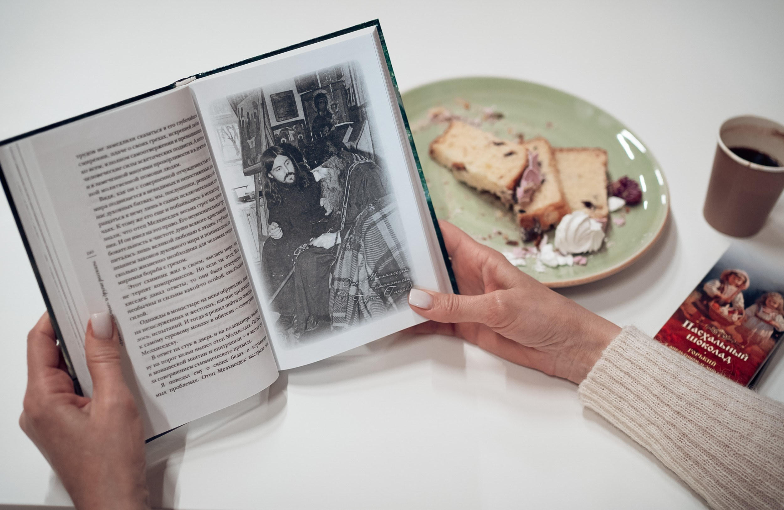 Пасхальный день христианки на Святой земле Крыма, Херсонес Севастополь. Церковный фотограф Севастополь