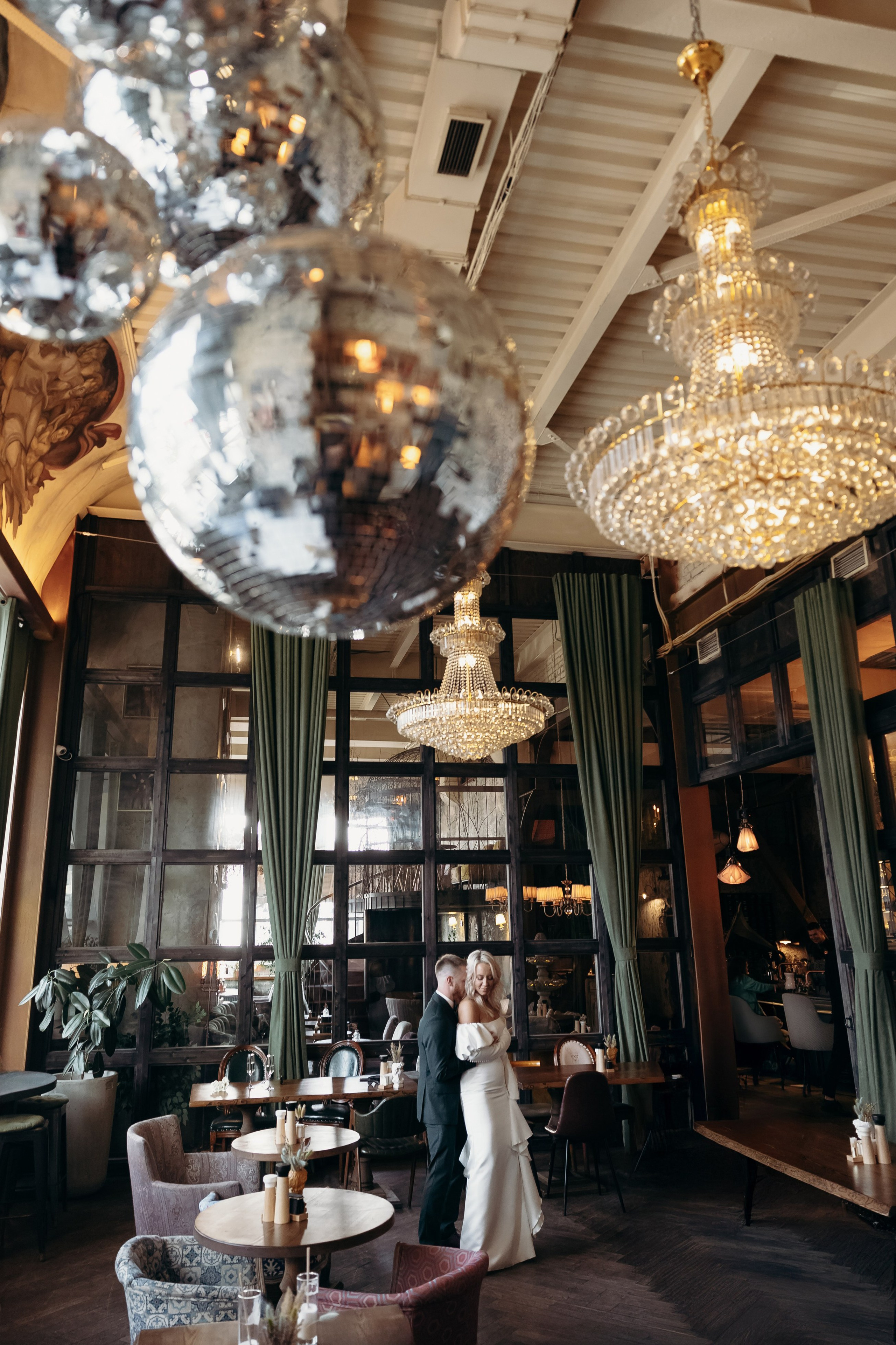 Александр и Елена (сборы, ресторан). Фотограф свадебный семейный в Красноярске Шукшина Наталья