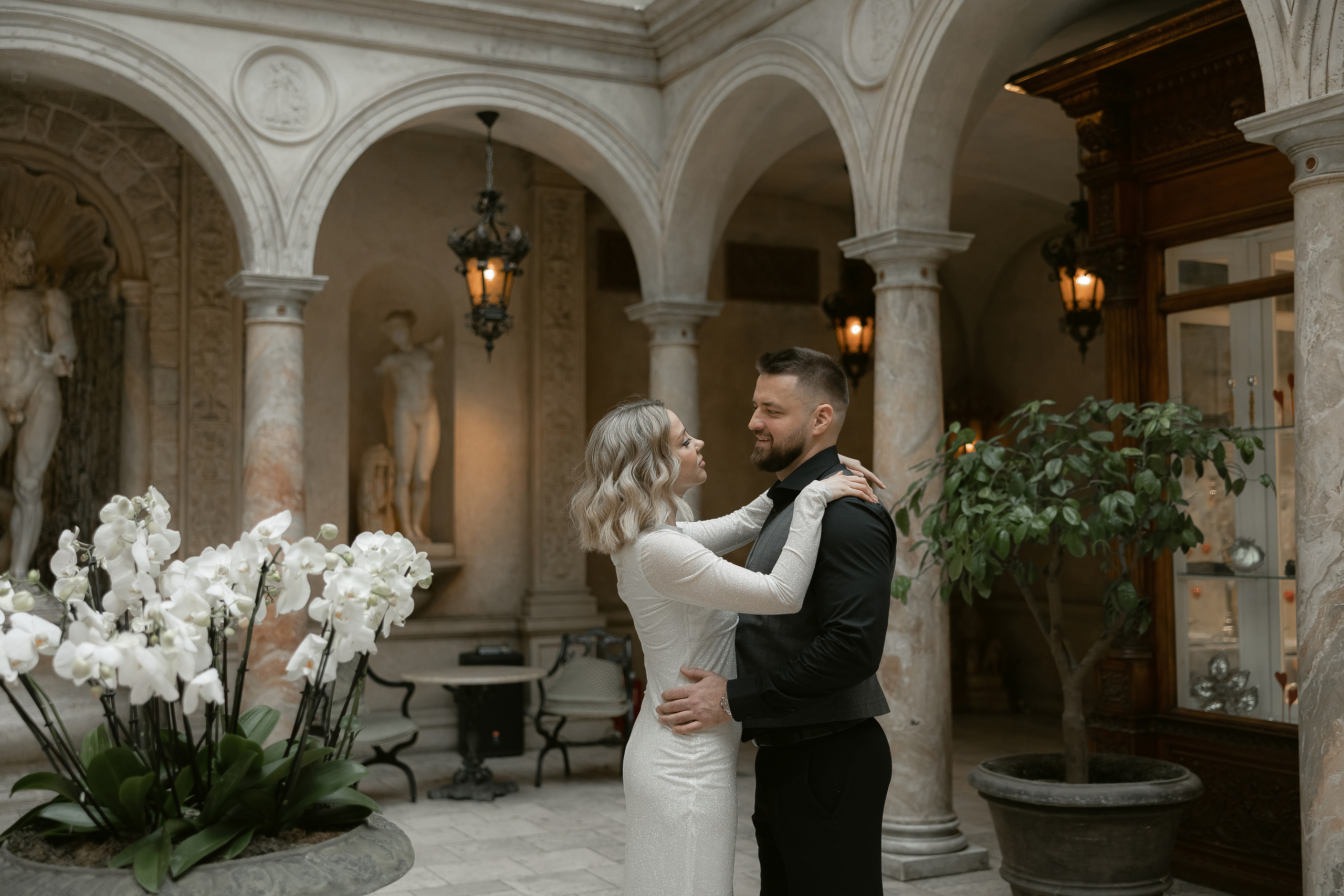 Яна и Ренат: ТУРАНДОТ и ос.Спиридонова. Свадебный фотограф Москва