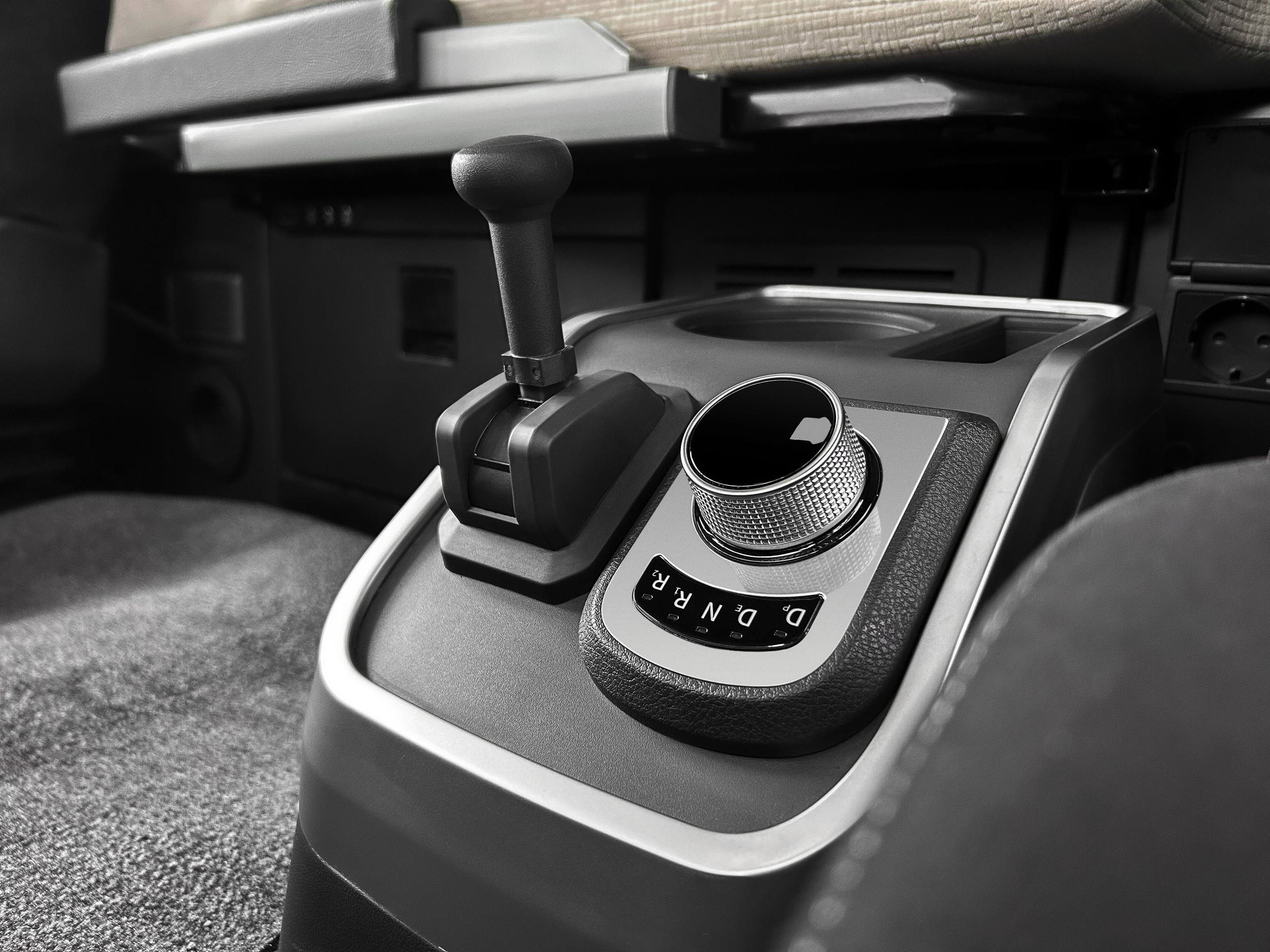 Ретушь фотографий для автосалона «Dongfeng». Интерьерный фотограф и ретушер в Красноярске Денис Антропов