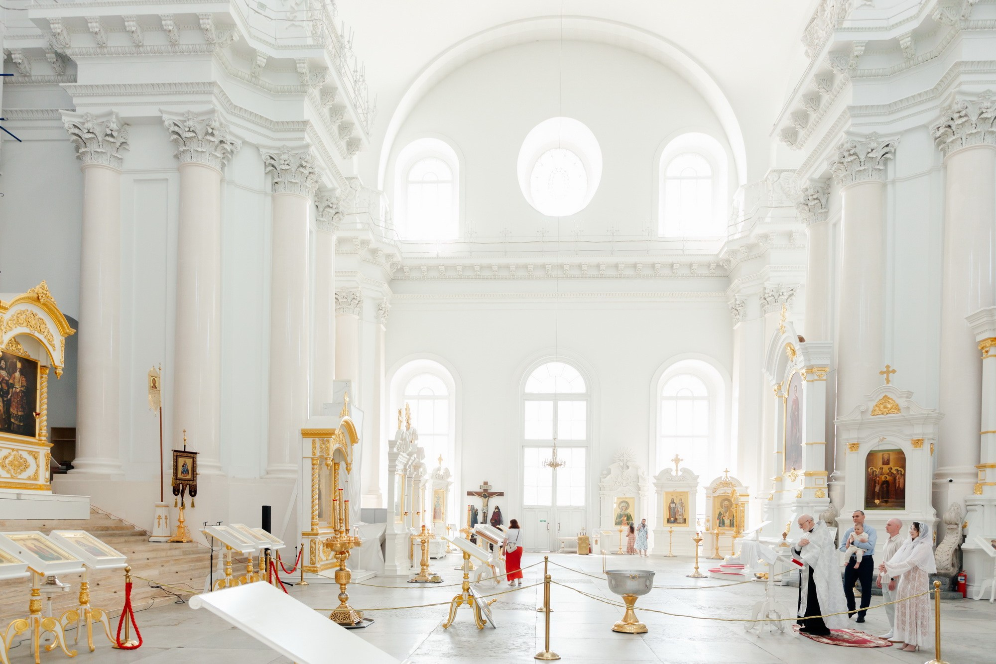 Крещение в Смольном соборе. Фотограф крещение венчание в Петербурге! Помогает подобрать храм и посоветовал душевного батюшку в СПб
