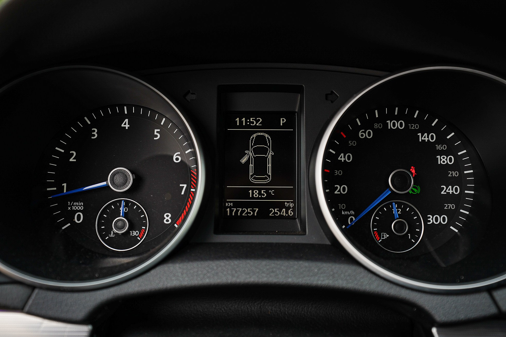 Съёмка автомобилей на продажу. Автомобильный фотограф в Москве | Базилев Александр