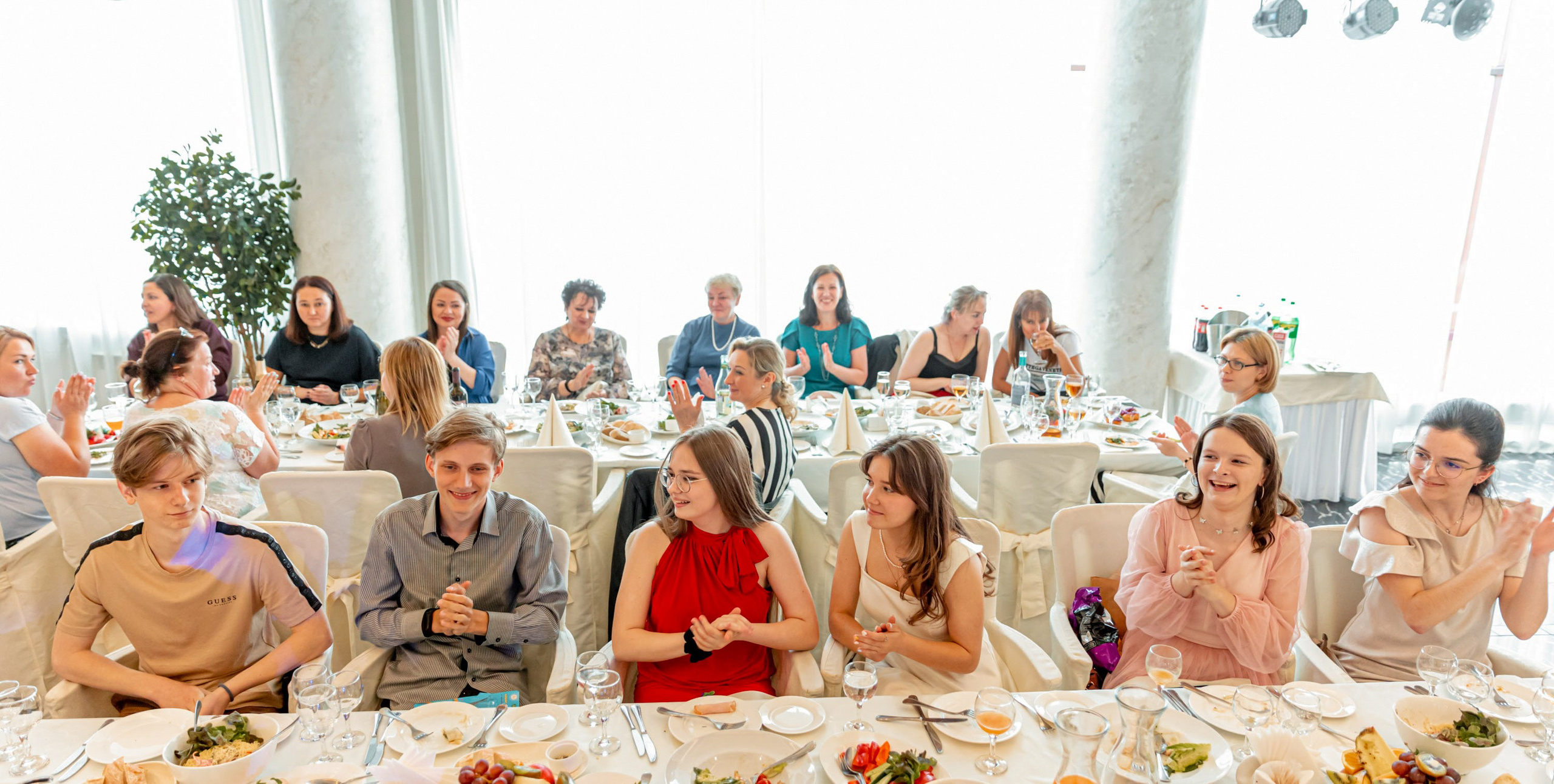 Фотосъёмка школьного выпускного в ресторане. Фотограф на праздник, корпоратив, День Рождения и Юбилей в г. Санкт-Петербурге Алексей Анкушев