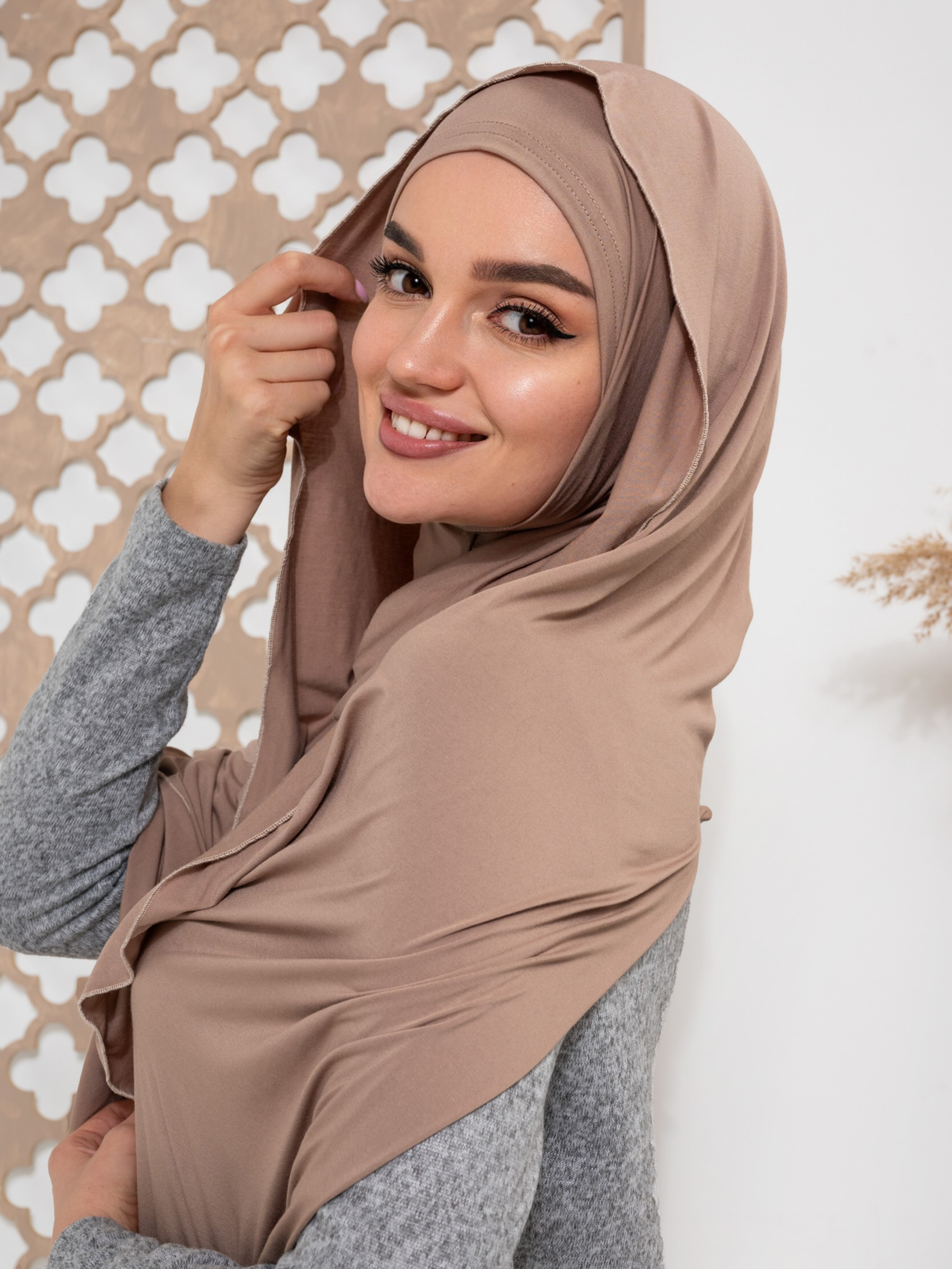 Модельная съемка в интерьере для маркетплейсов. ТМ Продакшн — Съемка для маркетплейсов в Москве