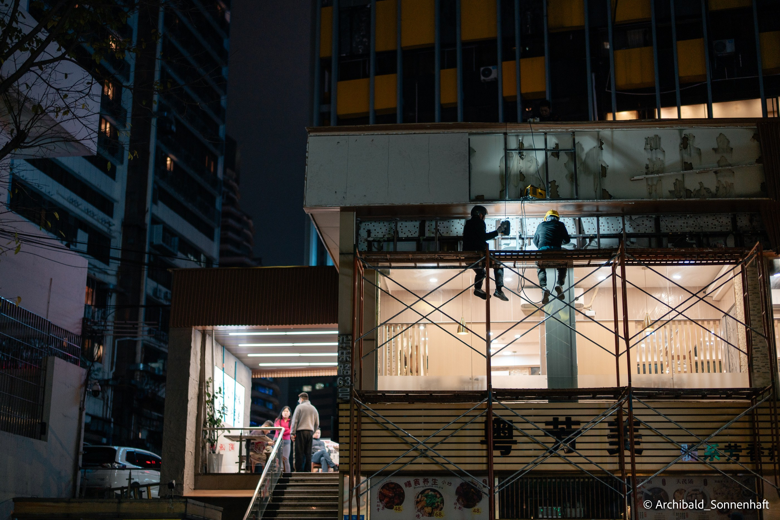 Cat, squirrel, japanese food and stand-up. Photographer in Guangzhou, China. Archibald Sonnenhaft