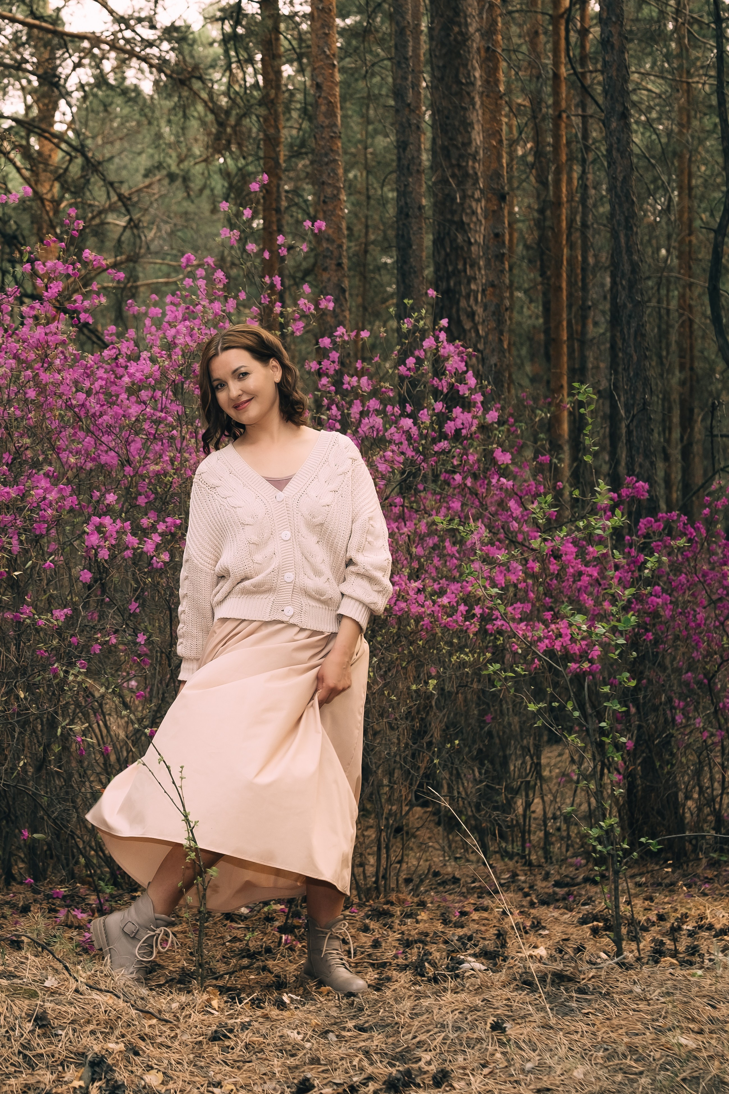 Фотосессия в багульнике. Портретный фотограф в Чите Анна Камратова. Помогу Вам создать историю, в которой Вы — главный герой!