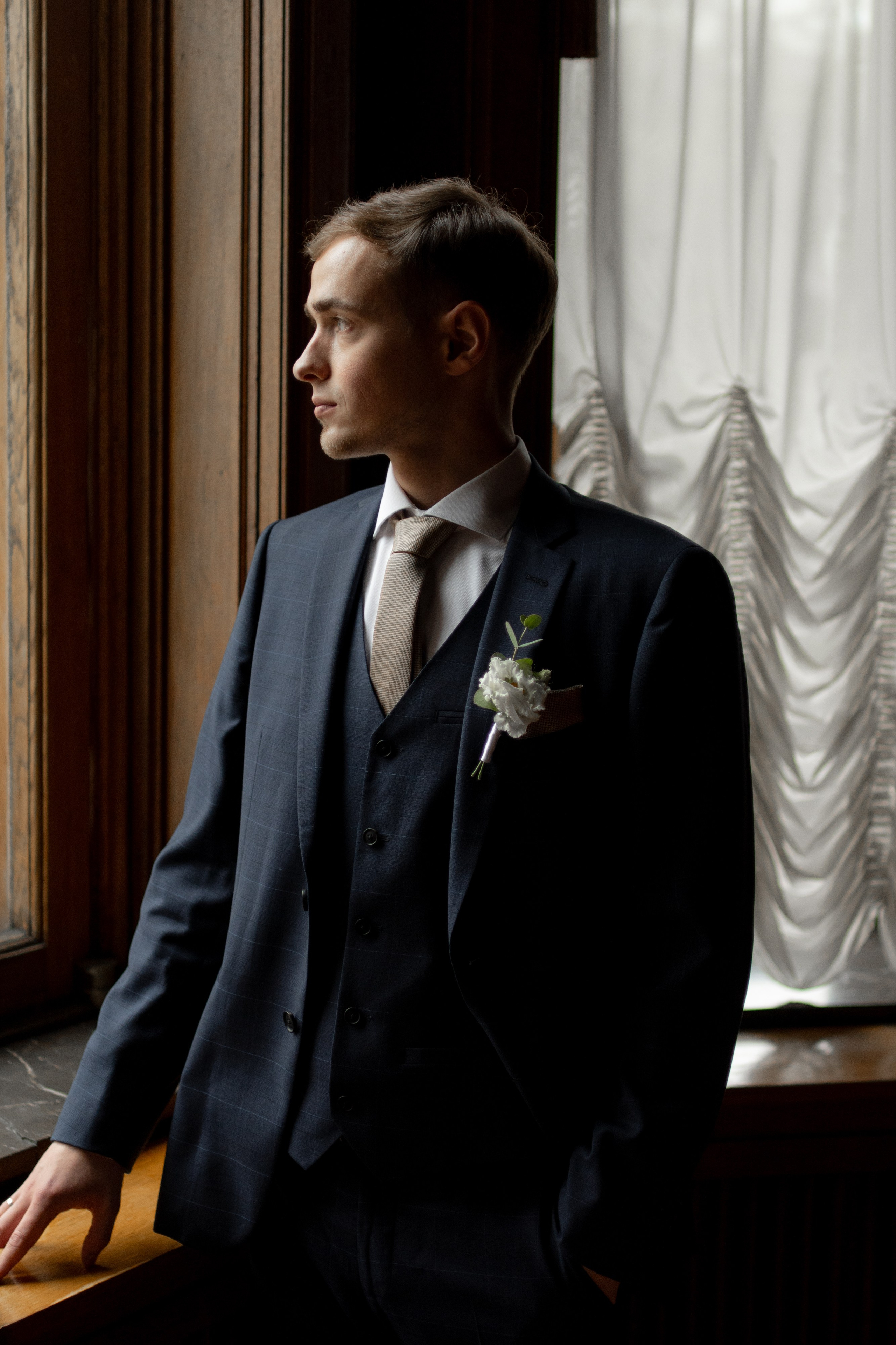 Сборы в отеле Индиго, съемка в Академии художеств, роспись во дворце бракосочетания№ 2 и банкет Нева Холл. Свадебный фотограф Александр Невский в Санкт-Петербурге