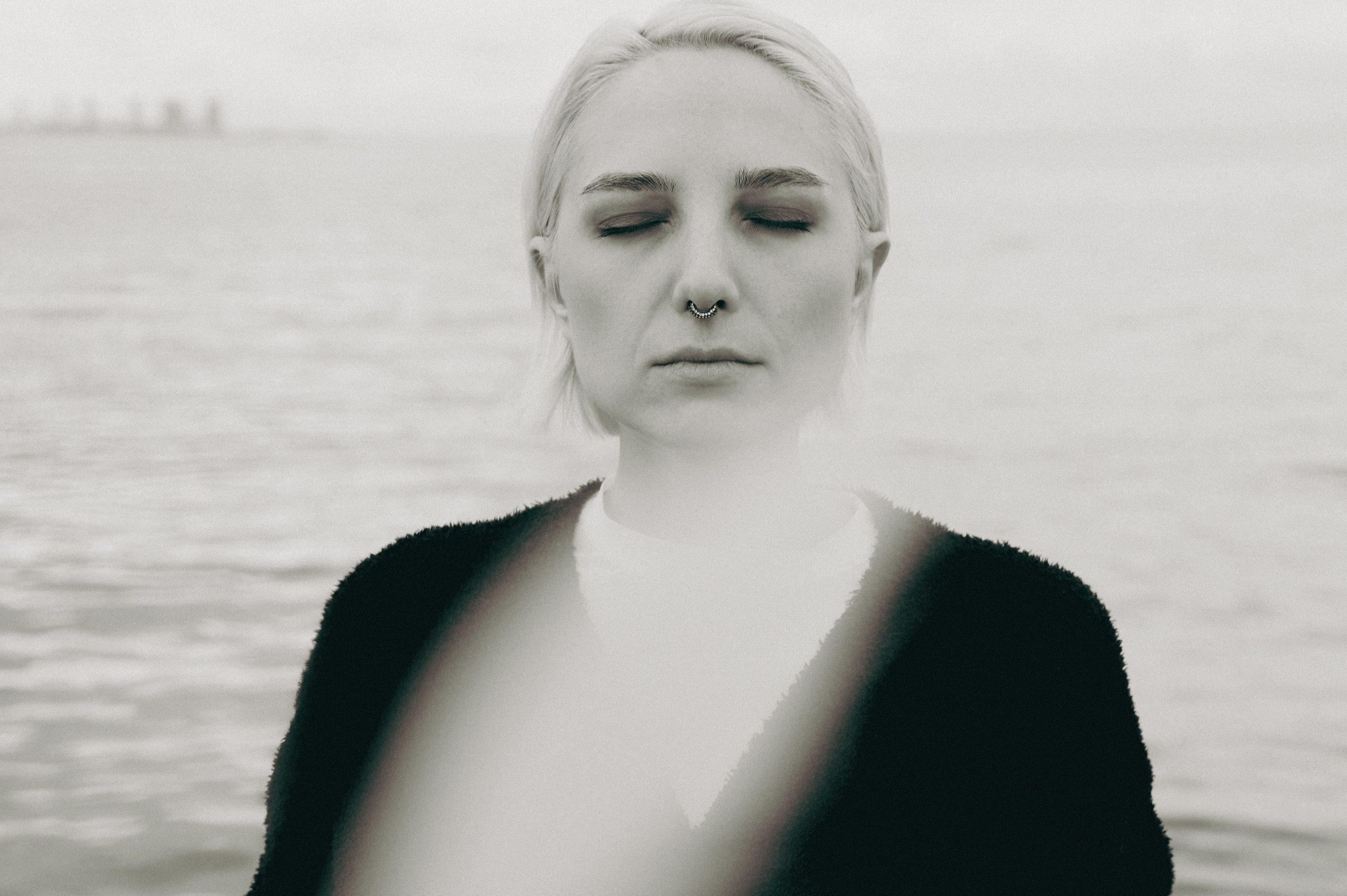 Таня. Фотосессия на пляже осенью. Портретный и эротический фотограф Ирина Подборская (18+)