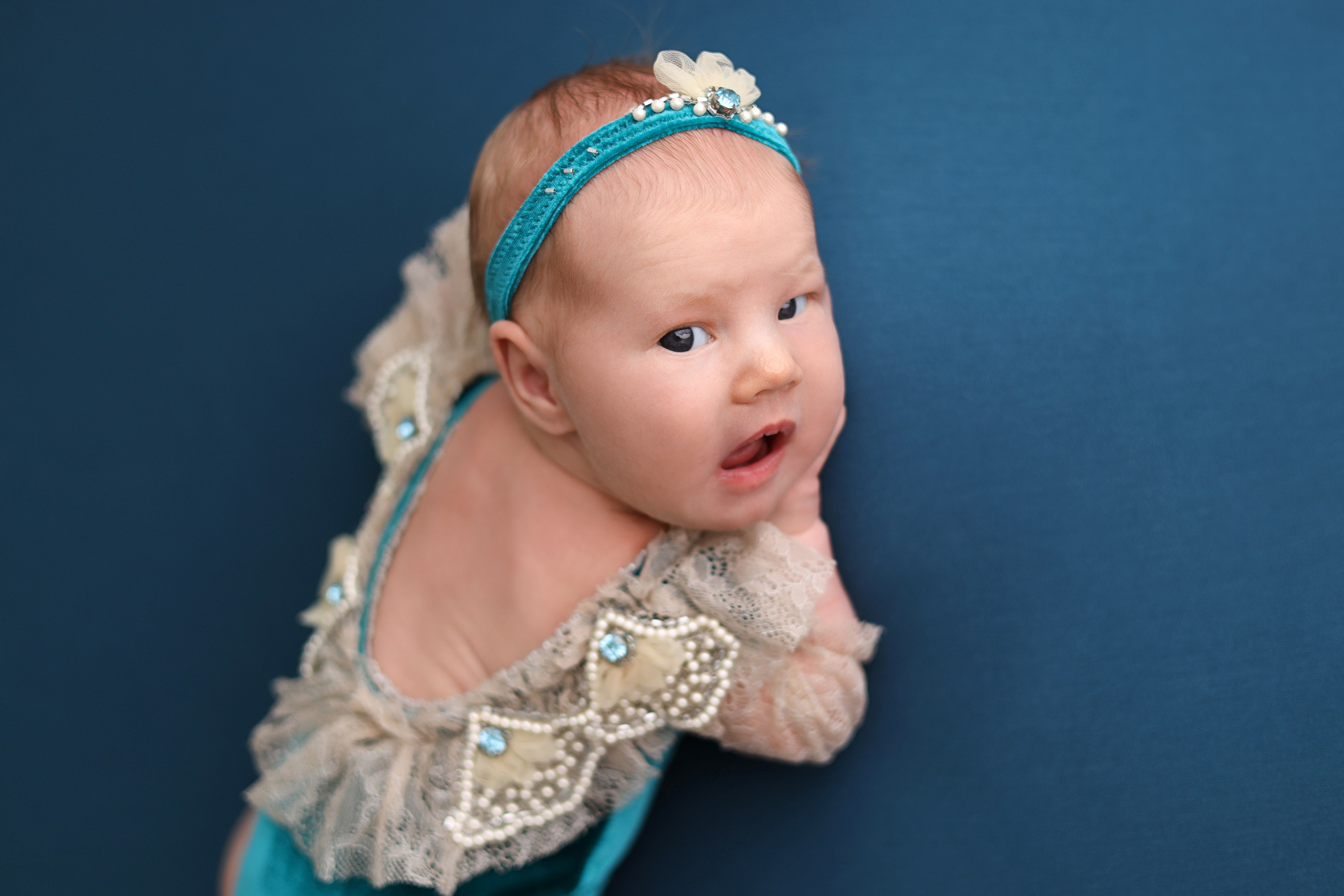 Ньюборн съемка Алисы, оптимальный пакет co стилем natural. Фотограф новорожденных Москва. Ньюборн фотограф Москва