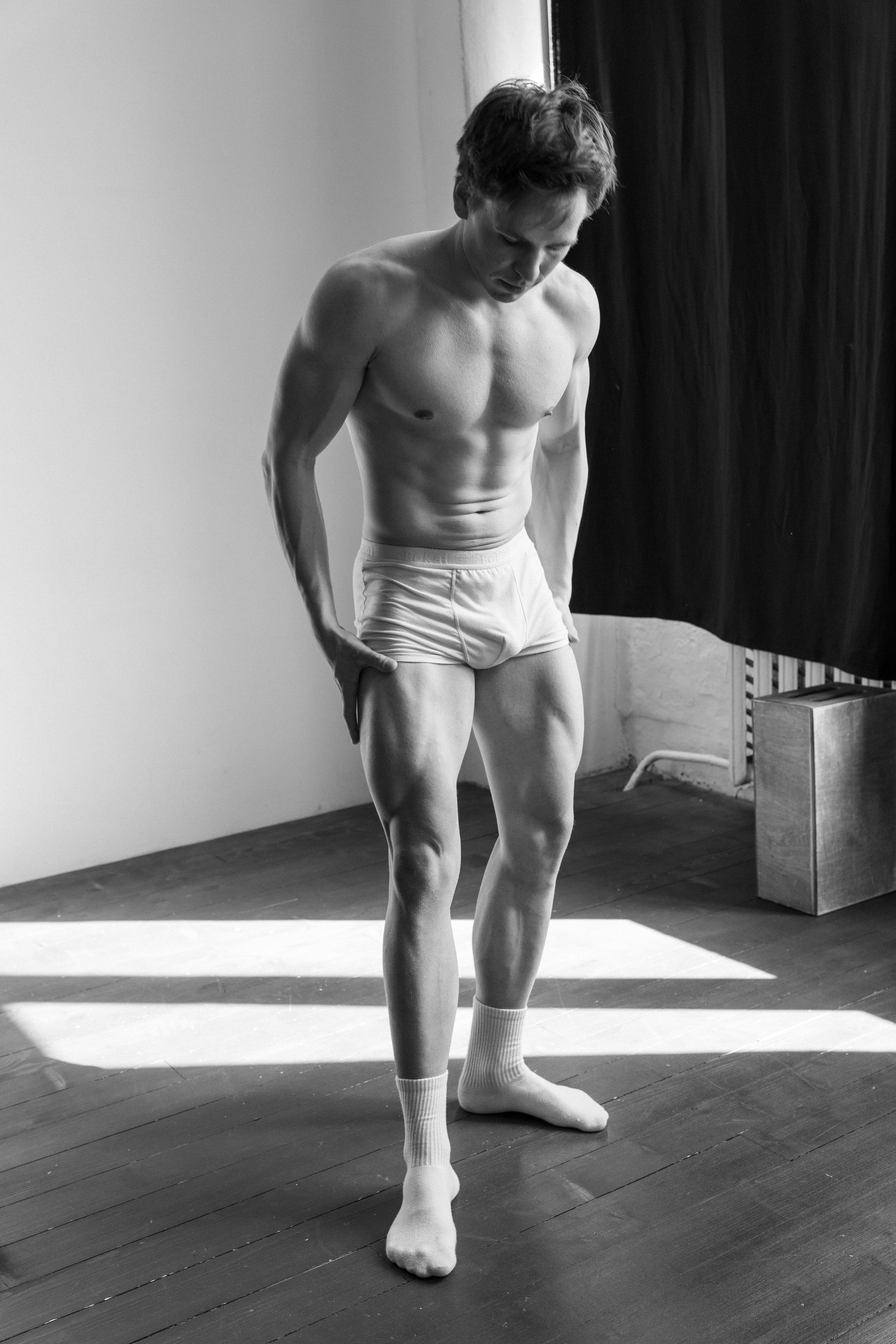 бельевая съёмка молодого мужчины