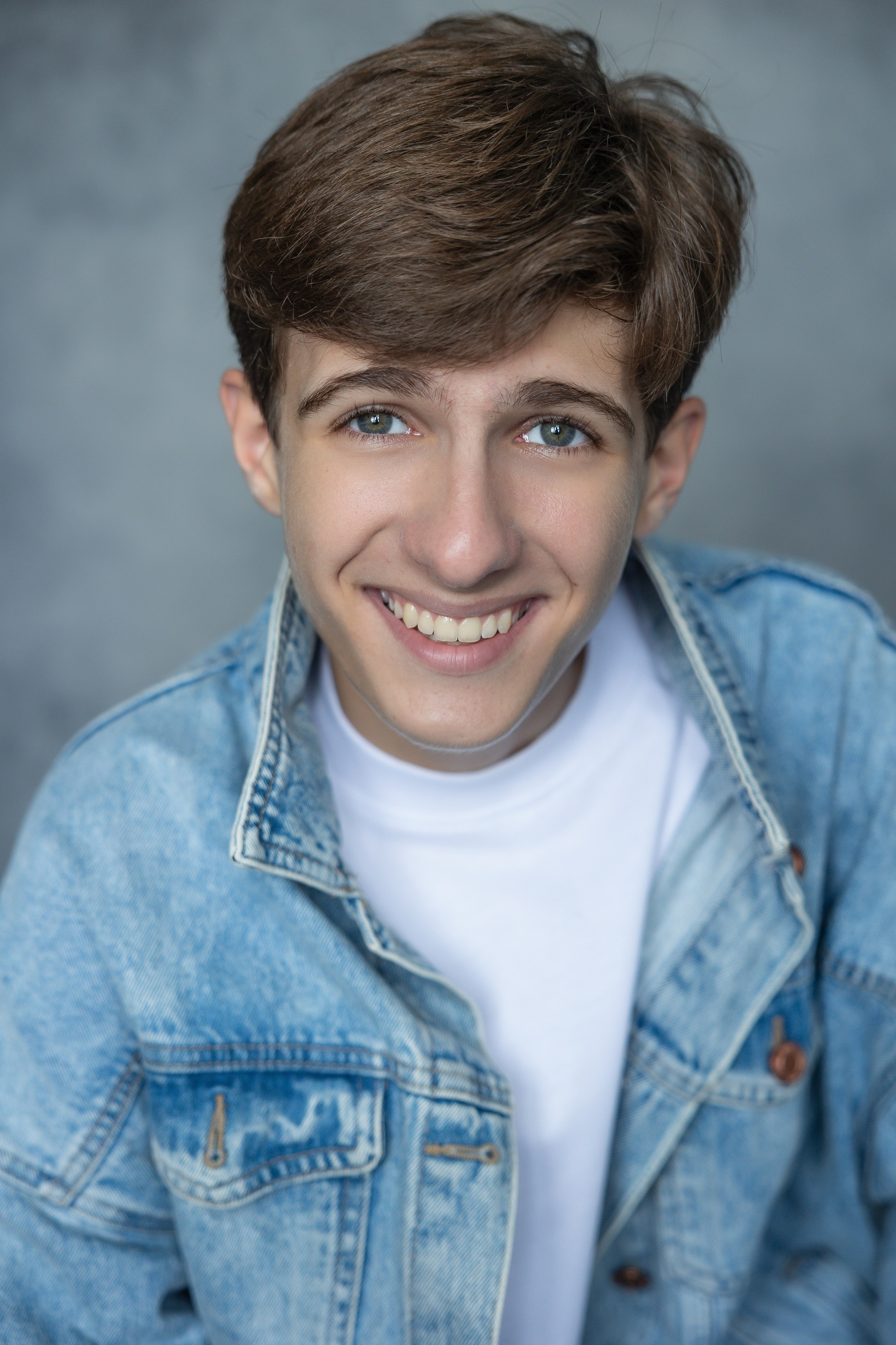 АРТЁМ. Я фотограф из Москвы к Вашим услугам