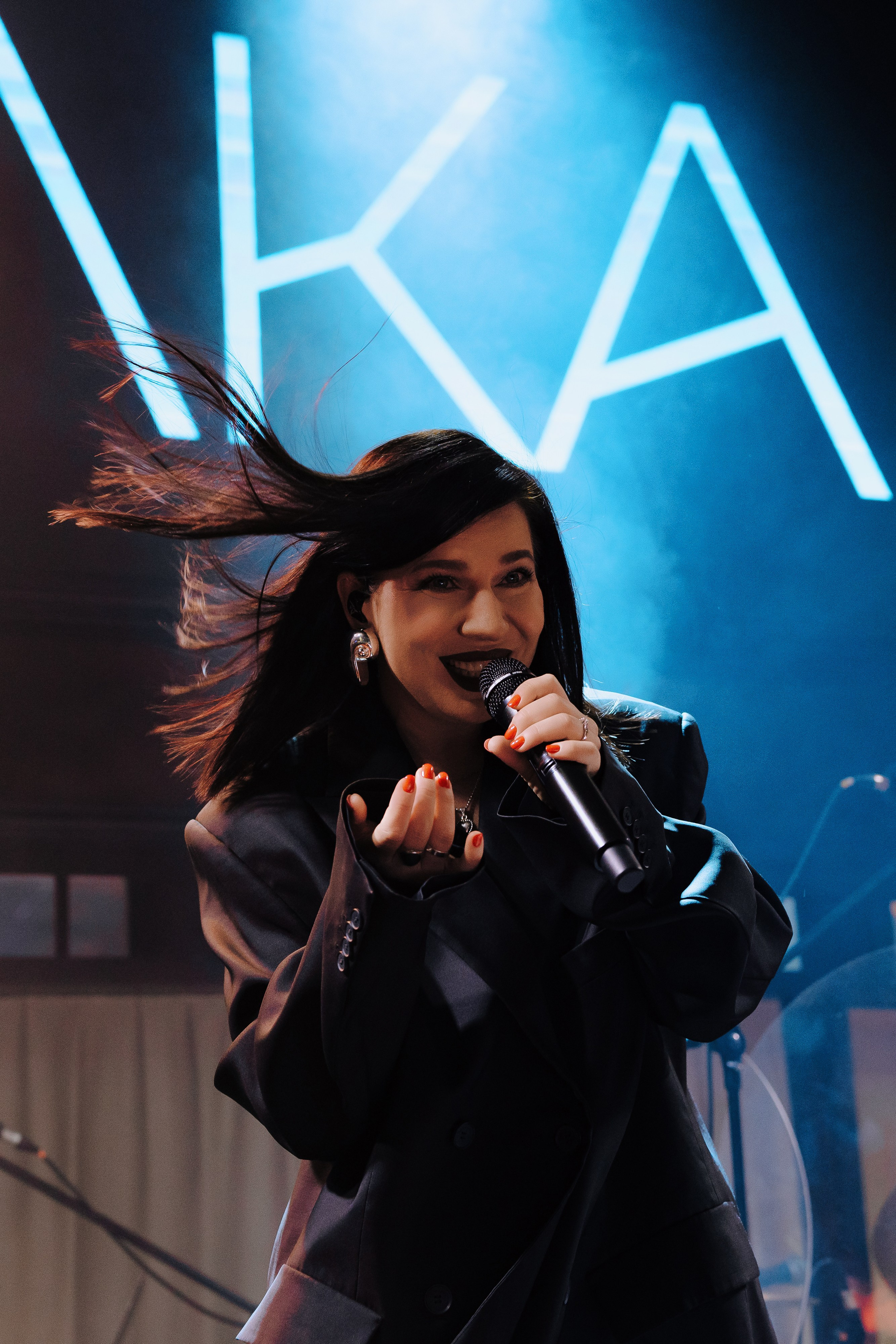 20 ЛЕТ МЕГАПОЛИС ЧЕЛЯБИНСК ХЕДЛАЙНЕР ЕЛКА. Репортажный фотограф Зуев Роман г. Челябинск