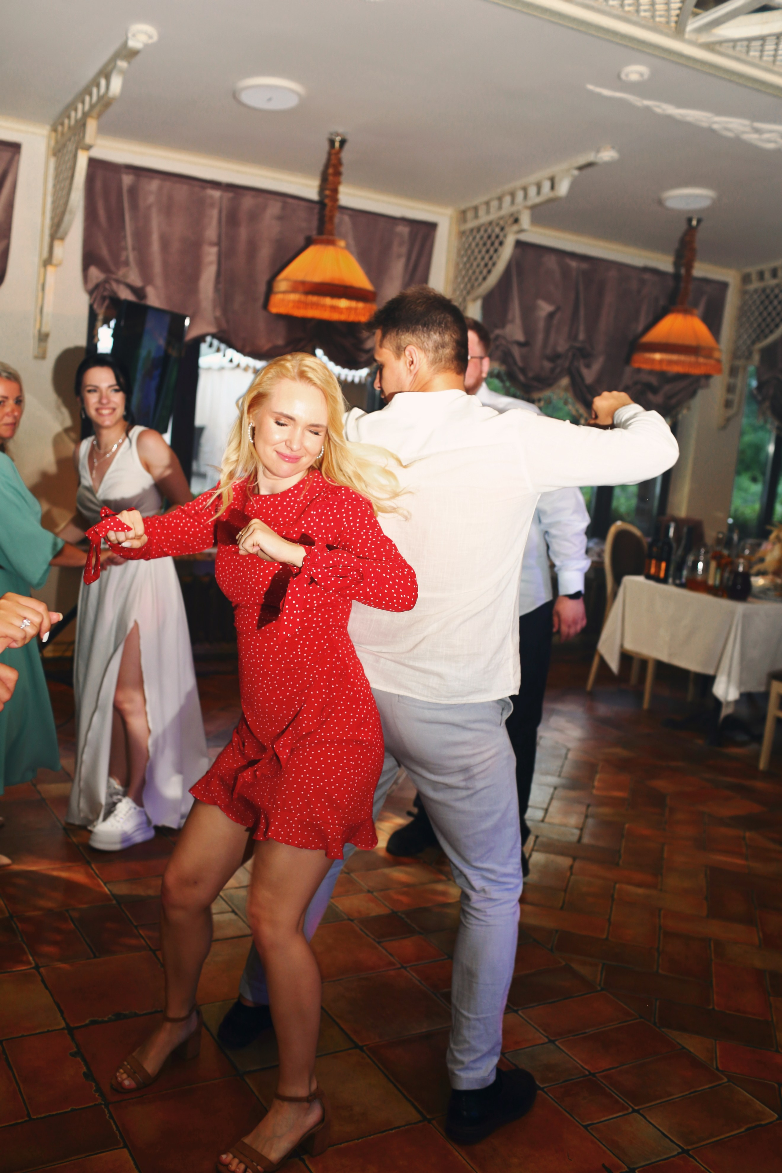 Съемка пары в отеле, на природе, в городе. Свадебный и репортажный фотограф в Ярославле и Санкт-Петербурге Роман Микрюков