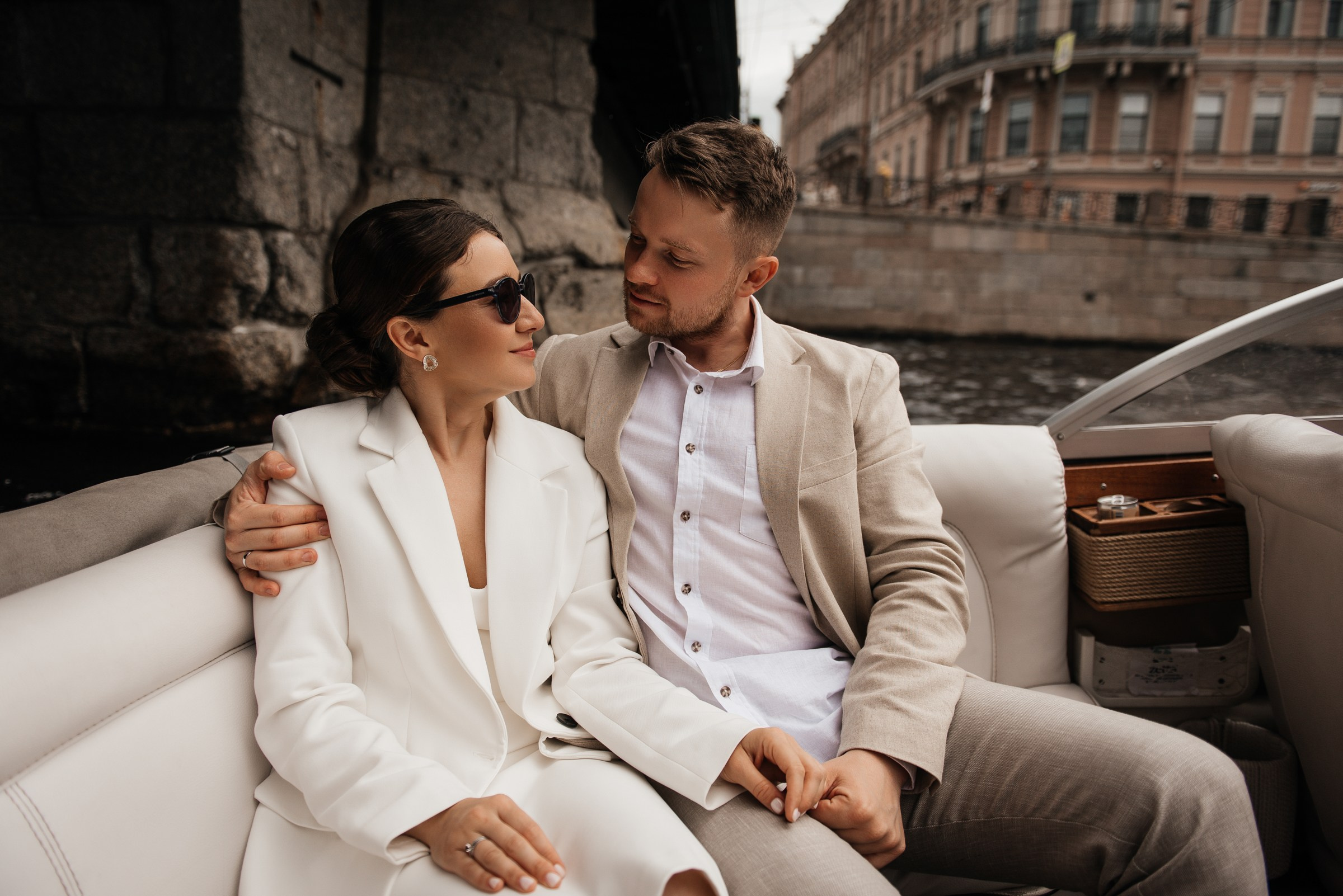 свадебная прогулка на катере по Неве