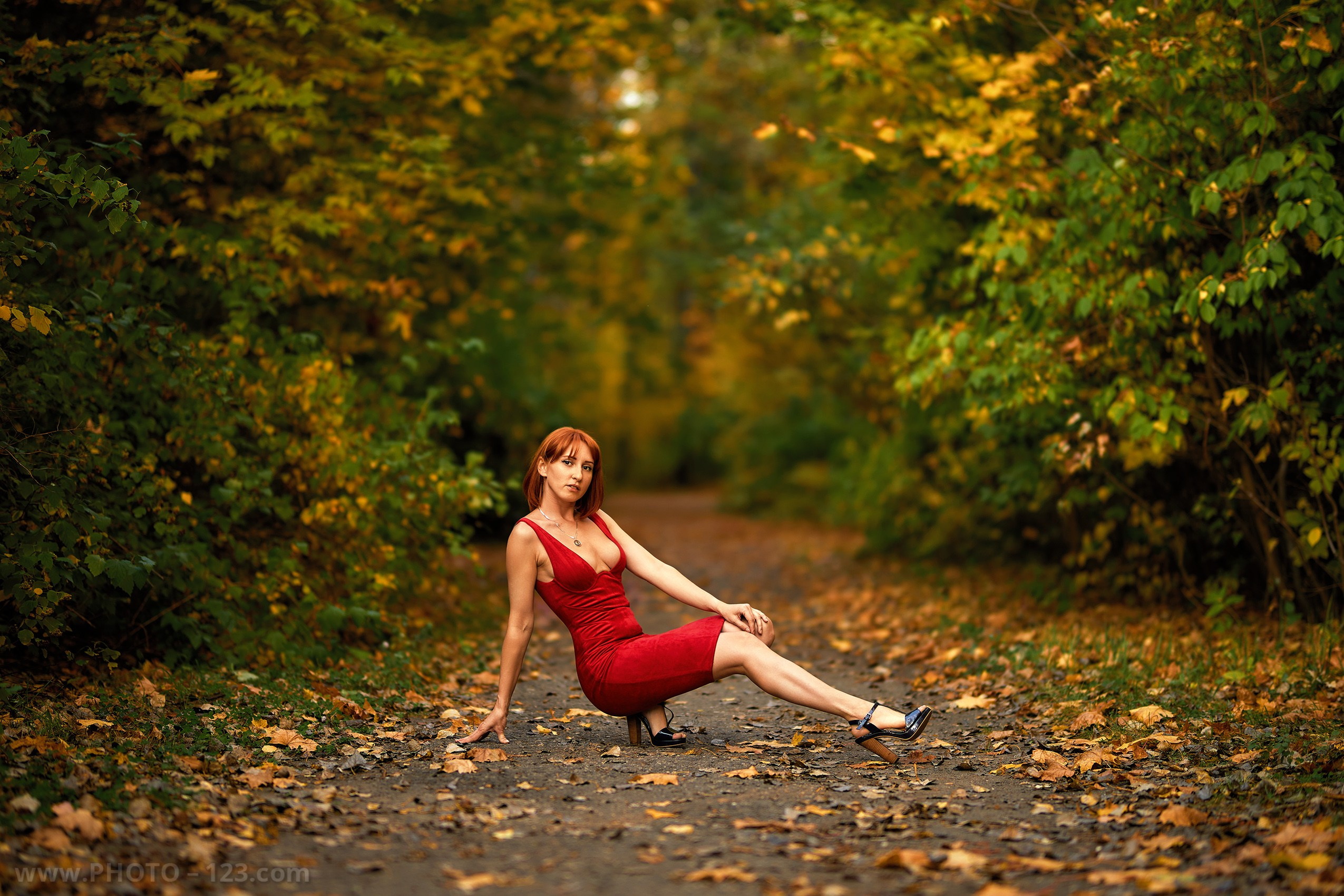 Stylish Redhead Woman in Urban Autumn, Nizhny Novgorod. Photographer, Retoucher & Graphic Designer @photo123pro