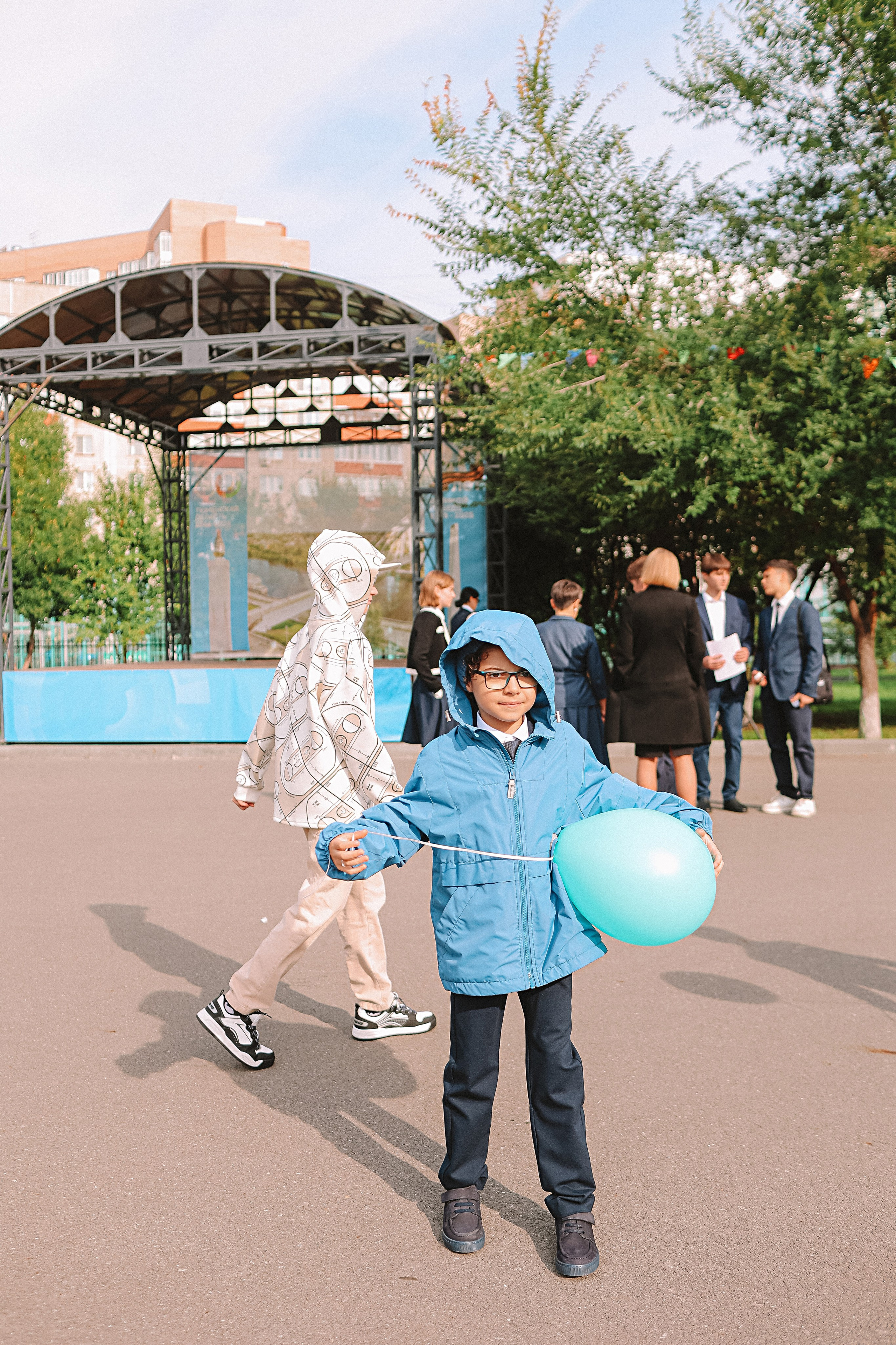 1 сентября линейка+кл час+портреты. Семейный фотограф Тюмень, фотограф на роды Салмина Мария