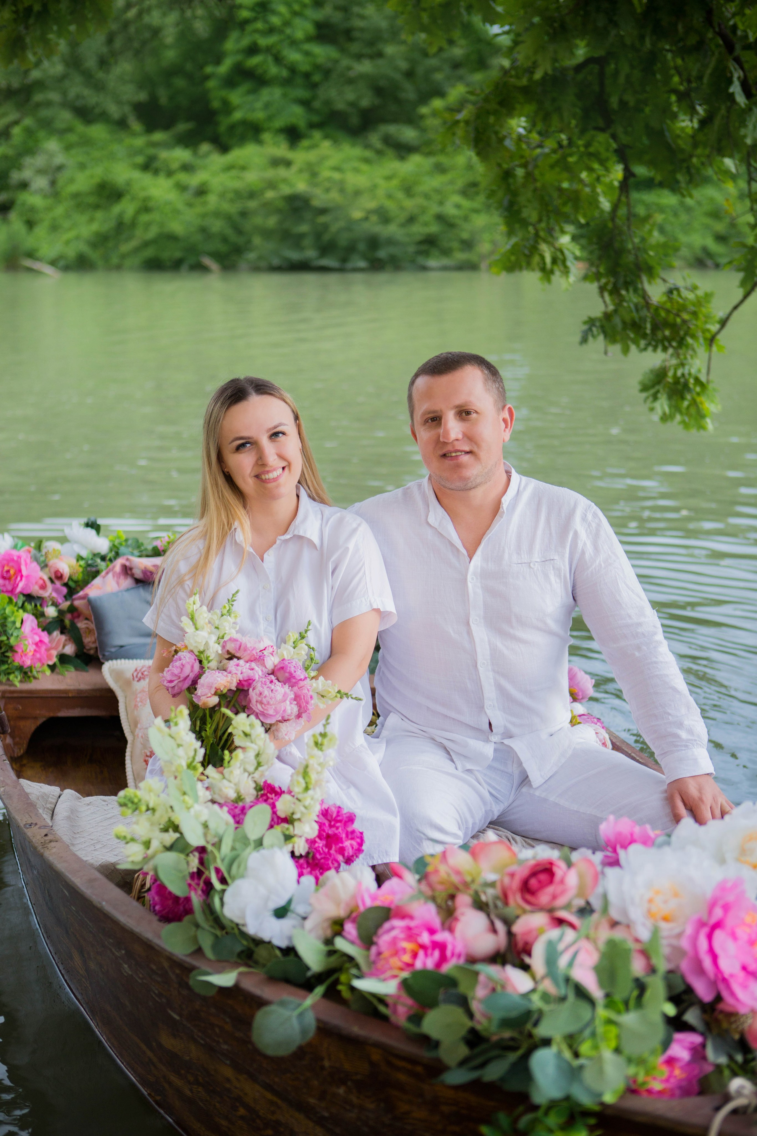 Лодка с пионами. Свадебный семейный и детский фотограф в Краснодаре Карина Федоровская