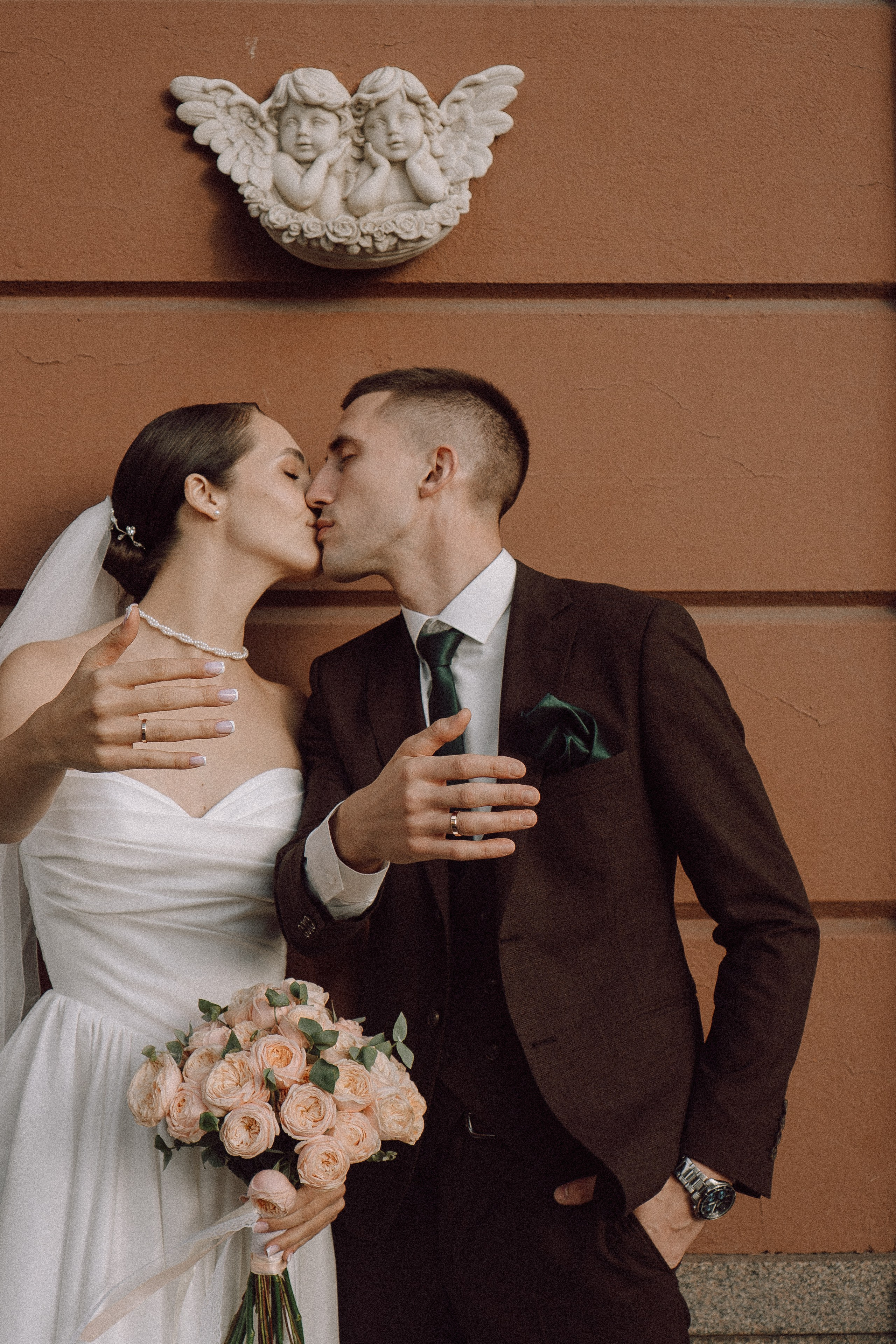 СВАДЕБНАЯ ПРОГУЛКА В САНТК-ПЕТЕРБУРГЕ (ИСАКИЕВСКИЙ СОБОР, ЗИМНЯЯ КАНАВКА, ЭРМИТАЖ И БОЛЬШАЯ МОРСКАЯ УЛИЦА). Профессиональный фотограф, Санкт-Петербург — Виктория Богомолова