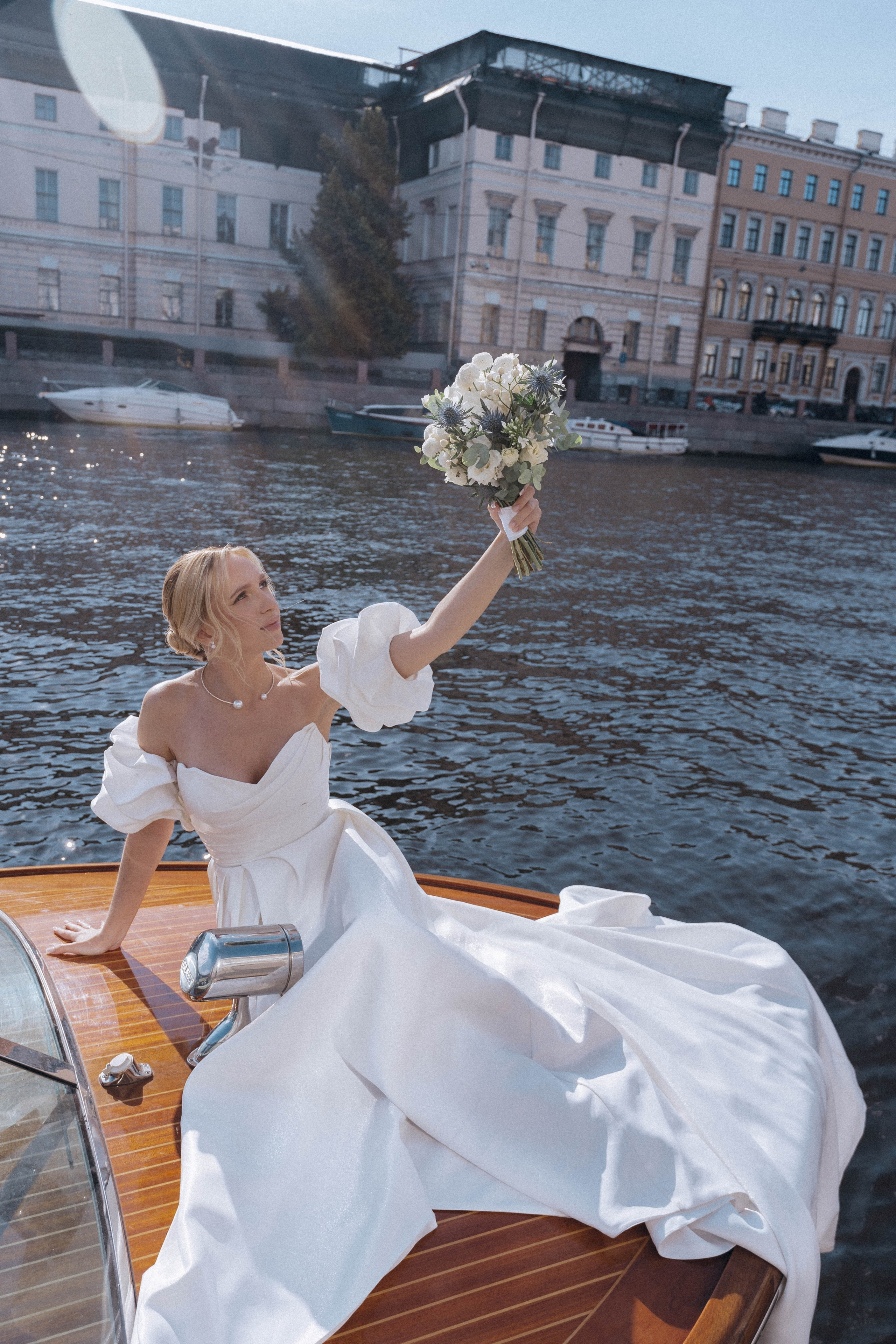 СВАДЕНБНАЯ СЬЕМКА НА КАТЕРЕ ПО КАНАЛАМ САНКТ-ПЕТЕРБУРГА И В АКВАТОРИИ НЕВЫ. Профессиональный фотограф, Санкт-Петербург — Виктория Богомолова